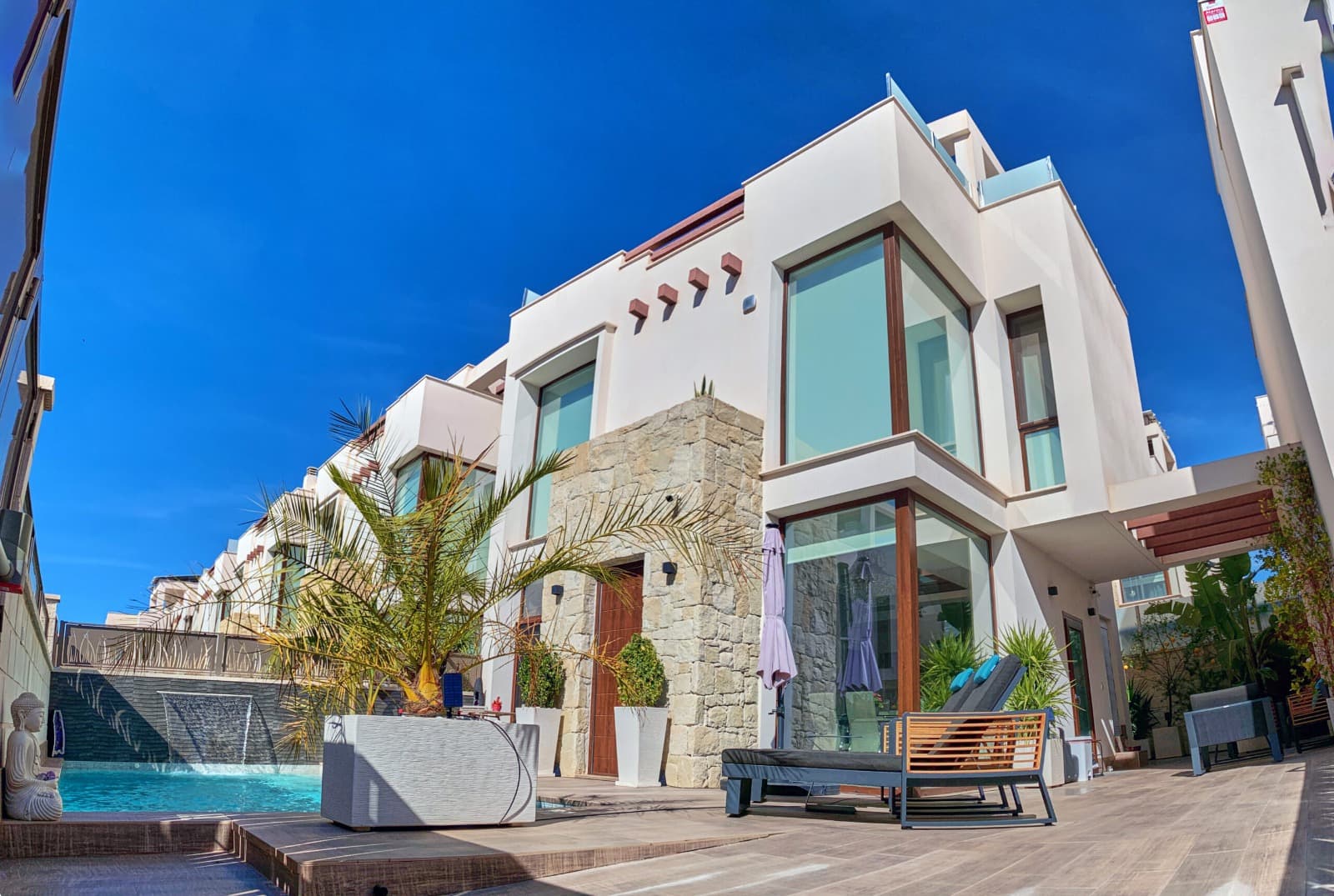 A resale house in a perfect condition.It has 4 bedrooms and 3 bathrooms, large terrace, swimming pool with waterfall and lights.The house is delivered fully equipped and ready to move into.
