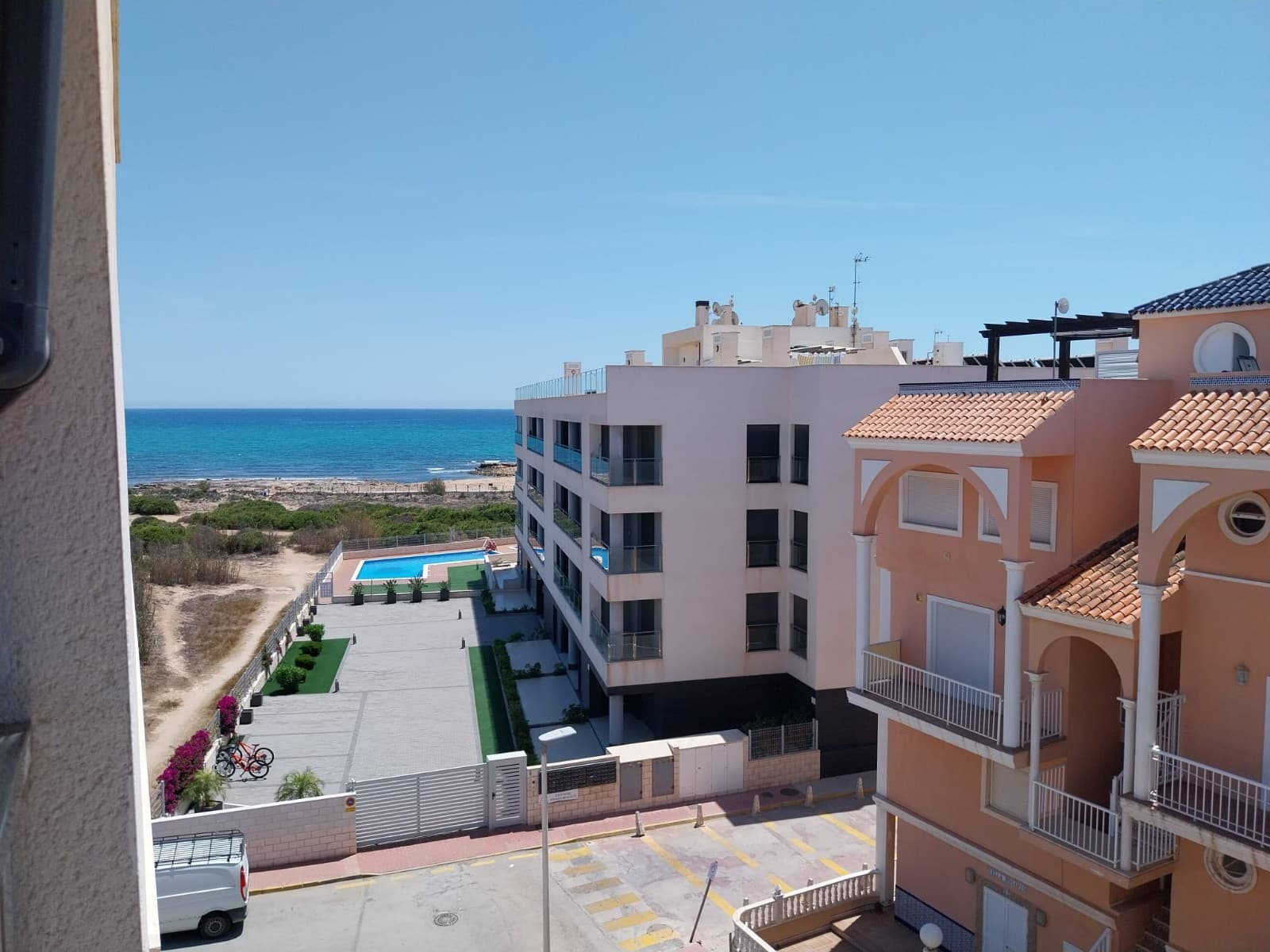 Apartment in La Mata, next to the sea, terrace with sea views. Underground parking and storage room included. It is in perfect condition.