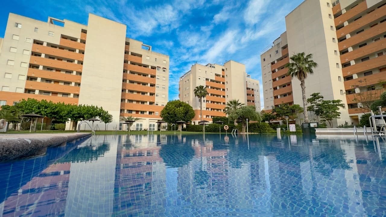 This beautiful 97 m² apartment is located on the third floor of a modern building, built in 2006. It features 2 spacious bedrooms that offer unparalleled comfort for you and your family. The independent kitchen is perfect for preparing delicious meals with complete privacy.The apartment has 2 high-quality, well-designed bathrooms, as well as 2 large, glazed balconies where you can enjoy views of the surroundings and moments of relaxation. For added convenience, it also has a laundry room, ideal for household tasks.In excellent condition, this property also offers a parking space, ensuring a safe spot for your vehicle. The complex where it is located has a gated community, providing peace and security, as well as an impressive green area and a swimming pool to enjoy on sunny days. It also features sports areas, a gym, and a recreational area, making this place a paradise of comfort and well-being.The location is unbeatable, with a school and a supermarket within walking distance, allowing you to have everything you need close to home. Just 400 meters away, you'll find the Eucalyptus Park and the Segura River, perfect for outdoor activities. Additionally, the beach is only an 8-minute drive away, allowing you to enjoy the sea at any time.Without a doubt, this apartment is the ideal choice for those seeking comfort, tranquility, and an excellent location.