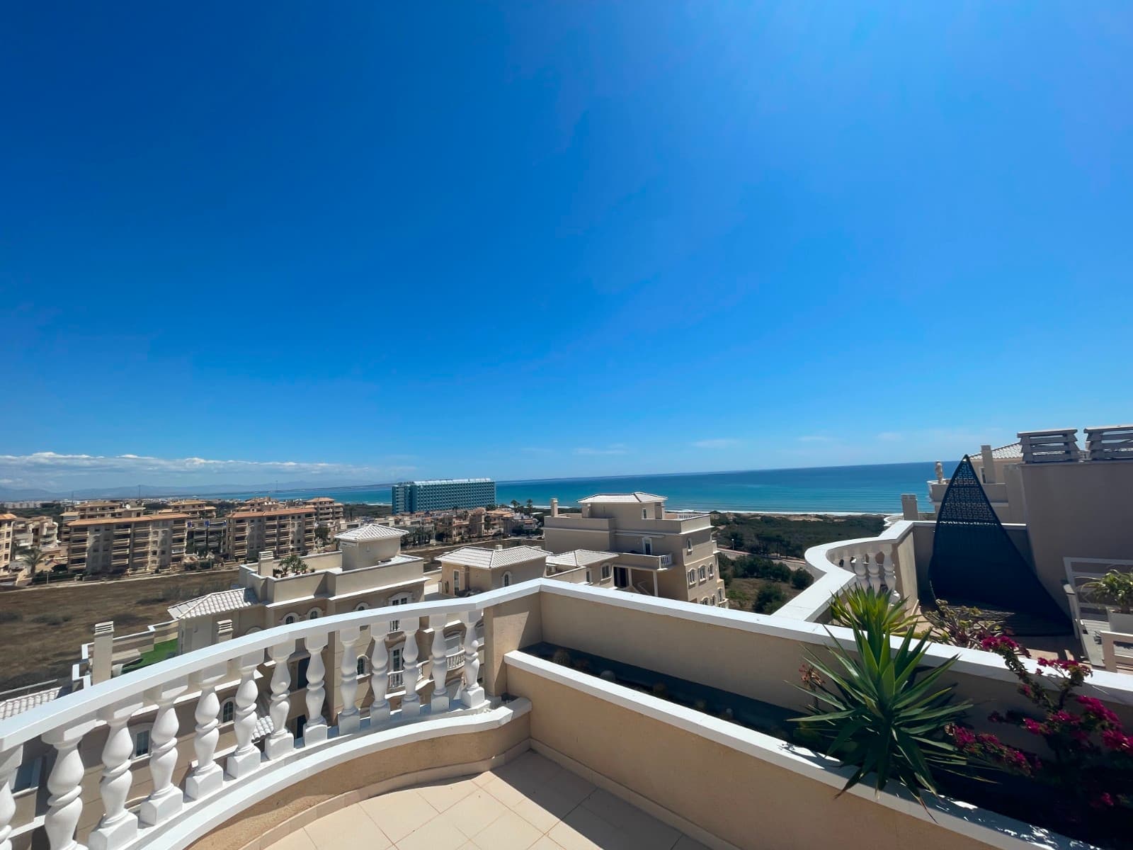 Live on the beachfront in absolute luxury!Discover this stunning duplex penthouse located in the prestigious Pórtico Mar residential complex in Guardamar del Segura. A unique opportunity to enjoy elegance, space, and breathtaking sea views.This bright and spacious property is distributed over two floors and features 2 large en-suite bedrooms, offering maximum privacy and comfort. The open-plan living and dining area is flooded with natural light thanks to large windows that create a warm and welcoming ambiance all day long.Upstairs, you'll find a private rooftop solarium with a fully equipped outdoor kitchen—perfect for al fresco dining, entertaining guests, or simply relaxing while taking in uninterrupted views of the sea and swimming pool.The penthouse also includes two stylish enclosed balconies, ideal for enjoying panoramic views year-round.Located in a beautifully maintained complex with landscaped gardens and swimming pools, this home offers a safe and peaceful environment for families and individuals alike.Its prime location, just steps from the beaches of Guardamar and close to shops, restaurants, health centers, and entertainment areas, makes it an ideal permanent residence, holiday home, or high-yield investment.???? Contact us today for more information or to schedule a viewing. ???? Don't miss this unique chance to own the penthouse of your dreams!