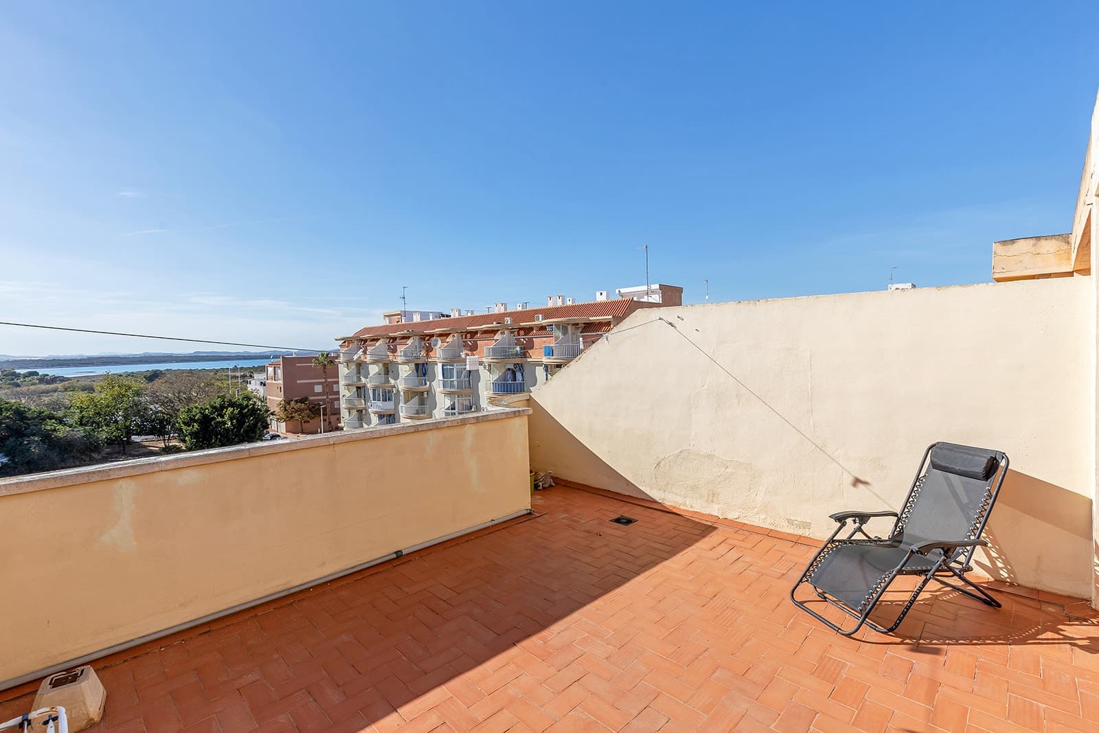 Beachside bargain in La Mata, Torrevieja!Looking for sun, sea, and a top-floor apartment to brag about? Well, look no further. This spectacular semi-renovated duplex penthouse is just 200 meters from the sea. Yep, that close—you can walk there in flip-flops without breaking a sweat.With 3 bedrooms, 2 bathrooms, and a vibe so chill it should come with a hammock, this place is made for living like you're on holiday year-round.The main floor has been renovated and features a spacious living-dining area, a practical kitchen (perfect whether you're a gourmet chef or a microwave maestro), and two cozy bedrooms.And upstairs? A rooftop terrace of around 20 m², ideal for sunbathing, outdoor dinners, BBQs, or just staring at the sea while thinking, “Yep, I've made it."It's sold fully furnished. Just bring your toothbrush and start living the good life.Fantastic location, stunning views, and the sea practically at your doorstep. Trird floor without elevatorContact us before someone else grabs it. You've been warned.