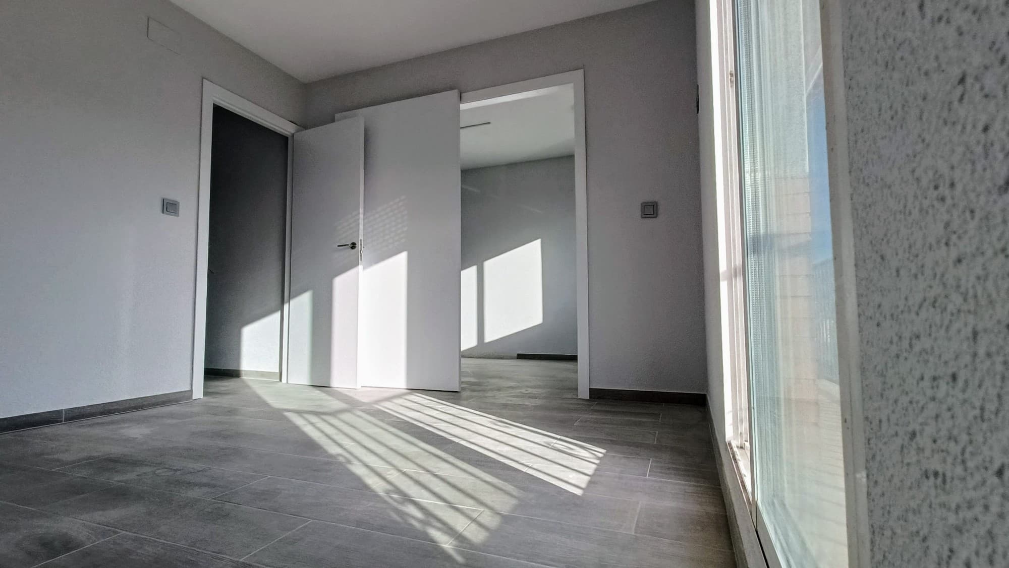 Townhouse for sale in La Romana, Alicante, Costa BlancaThis lovely renovated townhouse is located in the picturesque village of La Romana, offering the perfect blend of traditional charm and modern comfort. Situated within walking distance of all essential amenities, including shops, restaurants, bars, medical center, a sports center, pharmacies, and local bakeries…This property is ideal for those seeking convenience and a relaxed lifestyle.Property Features:Ground Floor: A spacious garage providing ample parking and storage space, a private patio offering a tranquil outdoor retreat, and an additional storage room.First Floor: A generously sized living room with plenty of natural light, a modern kitchen designed for functionality and style, a guest toilet, and a terrace at the rear, perfect for outdoor dining or relaxation.Second Floor: Two well-proportioned bedrooms, one of which includes a dressing area, and a contemporary bathroom.This property has been largely renovated and modernized, ensuring a comfortable and stylish living environment while maintaining its authentic character. Whether you are looking for a permanent residence or a holiday retreat, this townhouse presents an excellent opportunity in a highly sought-after location.For further details or to arrange a viewing, please contact us.