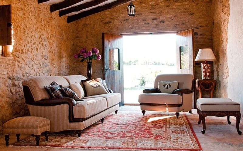 Charming traditional country house to renovate in La Romana, Alicante – 3,200 m² plot with spectacular views

 Discover a hidden gem in one of the most sought-after towns in inland Alicante: La Romana.

 Just 35 minutes from Alicante Airport and the beach, this authentic 1904 estate invites you to reconnect with tranquility, history, and nature, while still being close to all essential services.

 Located on a generous 3,200 m² plot , the property boasts 215 m² of built area spread over two floors that retain original features such as wooden beams and natural stone walls . A solid foundation with soul, ready to be transformed into a unique and personalized home.

 On the ground floor , there's a large space currently used as a garage, but which could be converted into a stunning living room with high ceilings and exposed beams. There's also an elegant entrance, two bedrooms , and a powder room with enough space to install a full bathroom with double sinks.

 Upstairs , the potential is endless: you could design a master bedroom with a walk-in closet , a library with a work area, and an additional bathroom. All with natural light and open views of the countryside.

 The property has a wood stove for heating , a natural cave , and an auxiliary building that could house a future private pool .

 Located just minutes from the center of La Romana and with quick access to towns like Aspe, Novelda, and Elche , this property offers the best of both worlds: the peace of the countryside and the convenience of urban proximity. Restaurants, shops, and golf are 15 minutes away, while hiking and the Mediterranean beaches are just half an hour away.

 A unique opportunity for those seeking authenticity, space, and renovation opportunities in a setting of great natural and cultural value.

 Key distances:

 35 min to Alicante Airport 35-40 min to the beaches 6 min to restaurants, bars and shops 15 min to golf courses Hiking and nature areas just minutes away

 To give you a visualization of what this gem will look like after the renovation, we're developing a renovation project. We're already adding some illustrations, but contact us and we'll give you an idea of our plans.