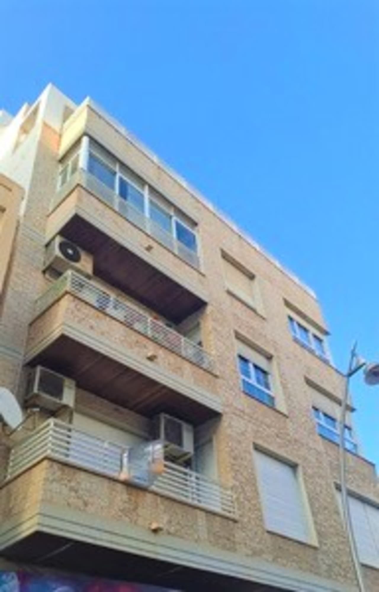 Huge and spectacular apartment located in Torrevieja center. Composed of 5 bedrooms and 2 bathrooms, this apartment has a good potential. You can find around the property many shops, bars and is walking distance to the beach.There is a big living room with fireplace and access to the terrace where there are urban views and where is possible to view carnival, Holy Week processions and many events that pass through in one of the most central streets of the city.In this apartment we can find a big kitchen with a very nice patio with andalusian style. There is also a storage room.All the bedrooms have wardrobes and the master bedroom has en suite bathroom. This property has air conditioning.