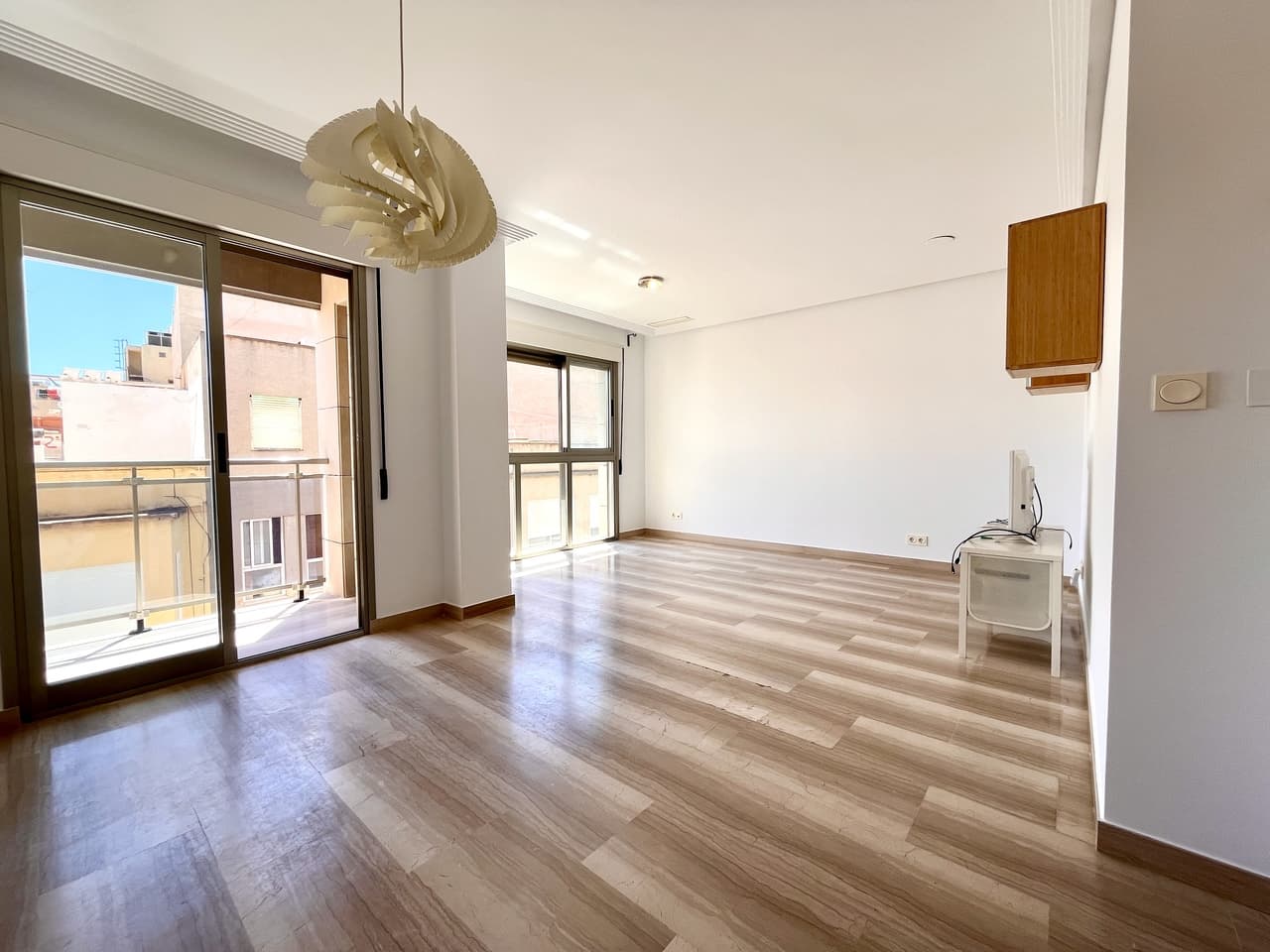 This exceptional south-facing apartment, located in the vibrant heart of Santa Pola. Boasting 4 spacious bedrooms and 2 modern bathrooms, including an en-suite in the master bedroom.The bright and airy lounge seamlessly and an open-plan kitchen, creating an inviting space for entertaining and everyday living. Large windows flood the interior with natural light, enhancing the warm ambiance throughout.Residents can enjoy access to a communal solarium. Additionally, a private 4m² storage room provides ample space for belongings.Situated just steps away from Santa Pola's bustling shops,restaurants, lively bars, and vibrant nightlife, this apartment places you at the center of it all. The picturesque beach and charming port that is meters away, offering easy access to seaside leisure and the opportunity for spontaneous getaways to the beautiful Tabarca Island via boat.With Alicante Airport only a 20-minute drive away, this property is not only a dream home but also a convenient base for travel.Experience the perfect blend of coastal charm and urban living in this remarkable Santa Pola apartment. IBI (Property Tax): €572.35 - Garbage Collection Fee: €60.27 - Community Fees: €309.44