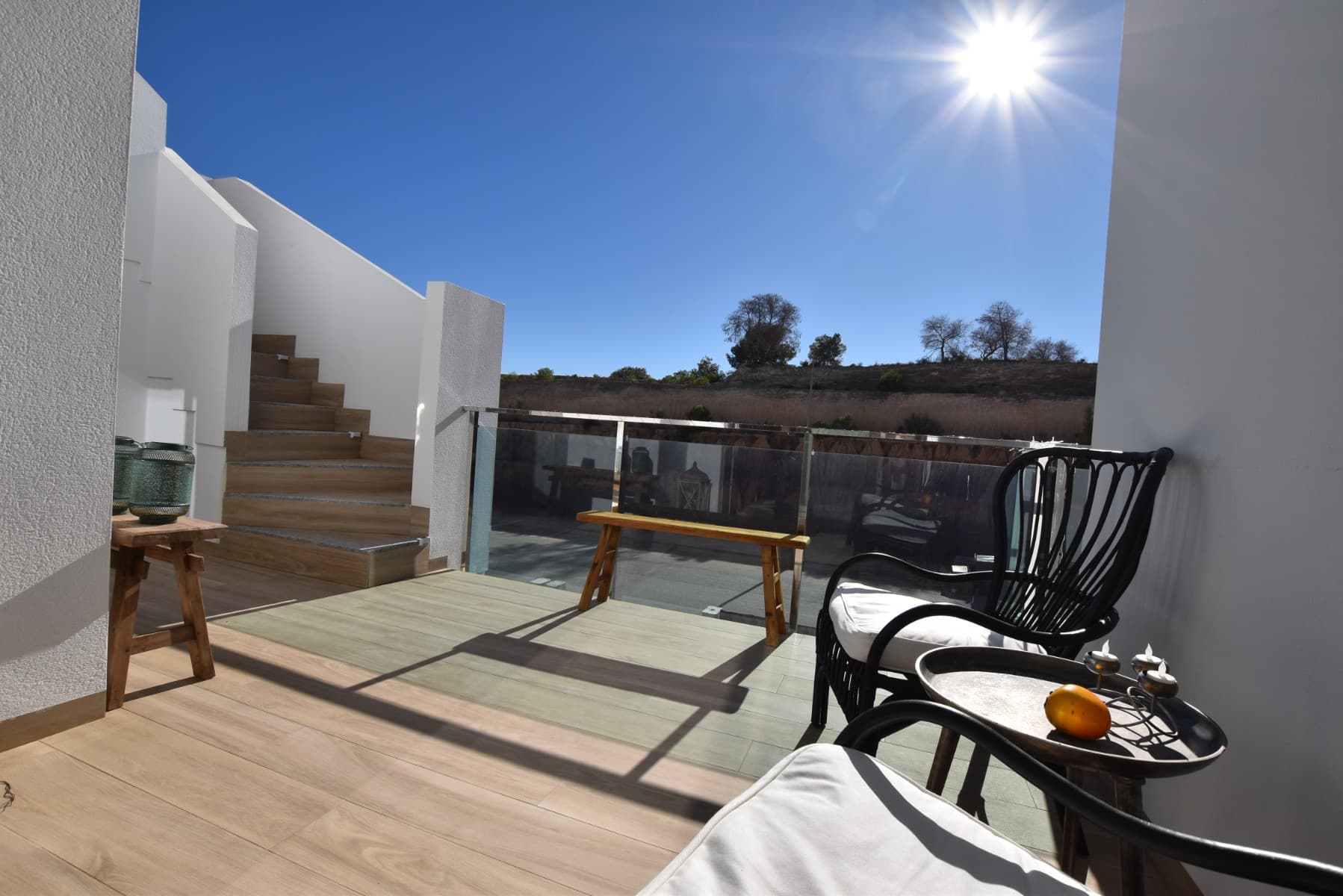 This beautiful top-floor apartment in the Capri VIII community at Vistabella Golf was completed in April 2025 and is almost brand new.It features 2 bedrooms, 2 bathrooms, a bright open-plan living room with kitchen, a terrace and a spacious private rooftop solarium — perfect for relaxing and enjoying the weather.The community offers a swimming pool, mini-golf, petanque, garden areas and parking. The property includes air conditioning and good finishes.Vistabella Golf has an 18-hole course, academy, practice areas, restaurant and clubhouse. Guardamar and Torrevieja beaches are around 20–25 minutes away, and Alicante Airport about 45 minutes.