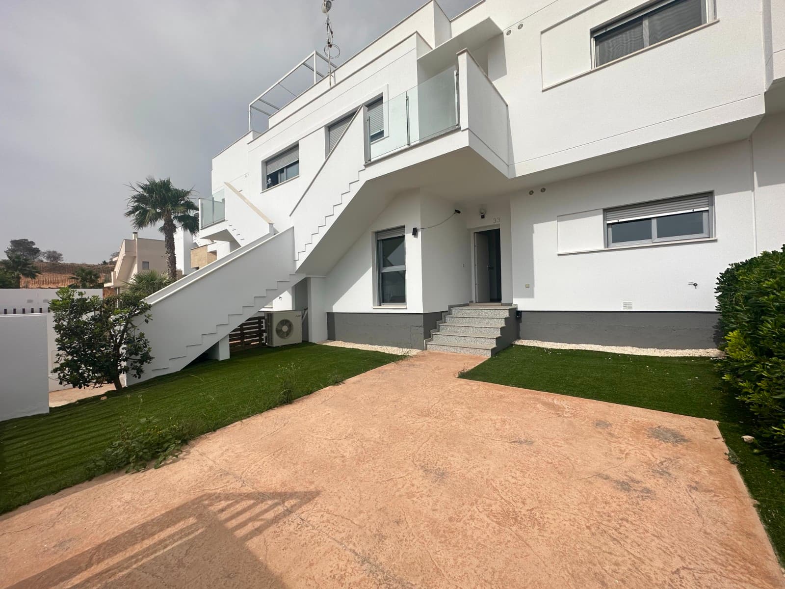 Located in the desirable Vistabella/Entrenaranjos urbanisation, this beautifully presented 2-bedroom, 2-bathroom apartment offers a perfect blend of comfort and style.

The property boasts east and west-facing terraces, ensuring you enjoy morning sun at the front and afternoon sunshine at the rear. The spacious open-plan living area is thoughtfully designed to combine comfort with functionality, featuring a sleek modern kitchen that’s perfect for socializing and entertaining.

Both bedrooms include fitted wardrobes, and the main bedroom opens directly onto the rear terrace, which overlooks the beautifully landscaped gardens.

The apartment’s generous front and back gardens provide ample outdoor space, while direct access from the rear terrace leads to the well-maintained community pool. With heating and air conditioning in every room, this home is ideal for year-round living, holidays, or investment.

Don't miss this fantastic opportunity to own a stylish and versatile property in Vistabella Golf!

