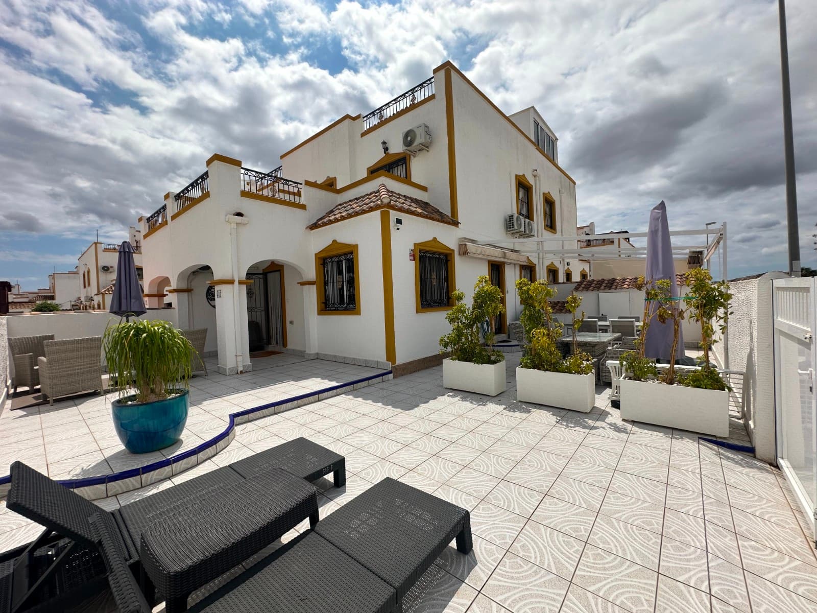 West facing renovated quad townhouse in Entre Naranjos urbanization , Orihuela beside vistabella golf course.

The house comprises of a great size garden with storage,large front terrace, open plan living/dining room and kitchen recently renovated, double bedroom and bathroom with shower on the ground floor. On the first floor there are 2 more double bedrooms and a family bathroom and a terrace off the main bedroom. Stairs lead up to the sun drenched solarium with nice views. The community pool is only 50 meters away

Comes fully furnished with all the furniture being new and high quality.