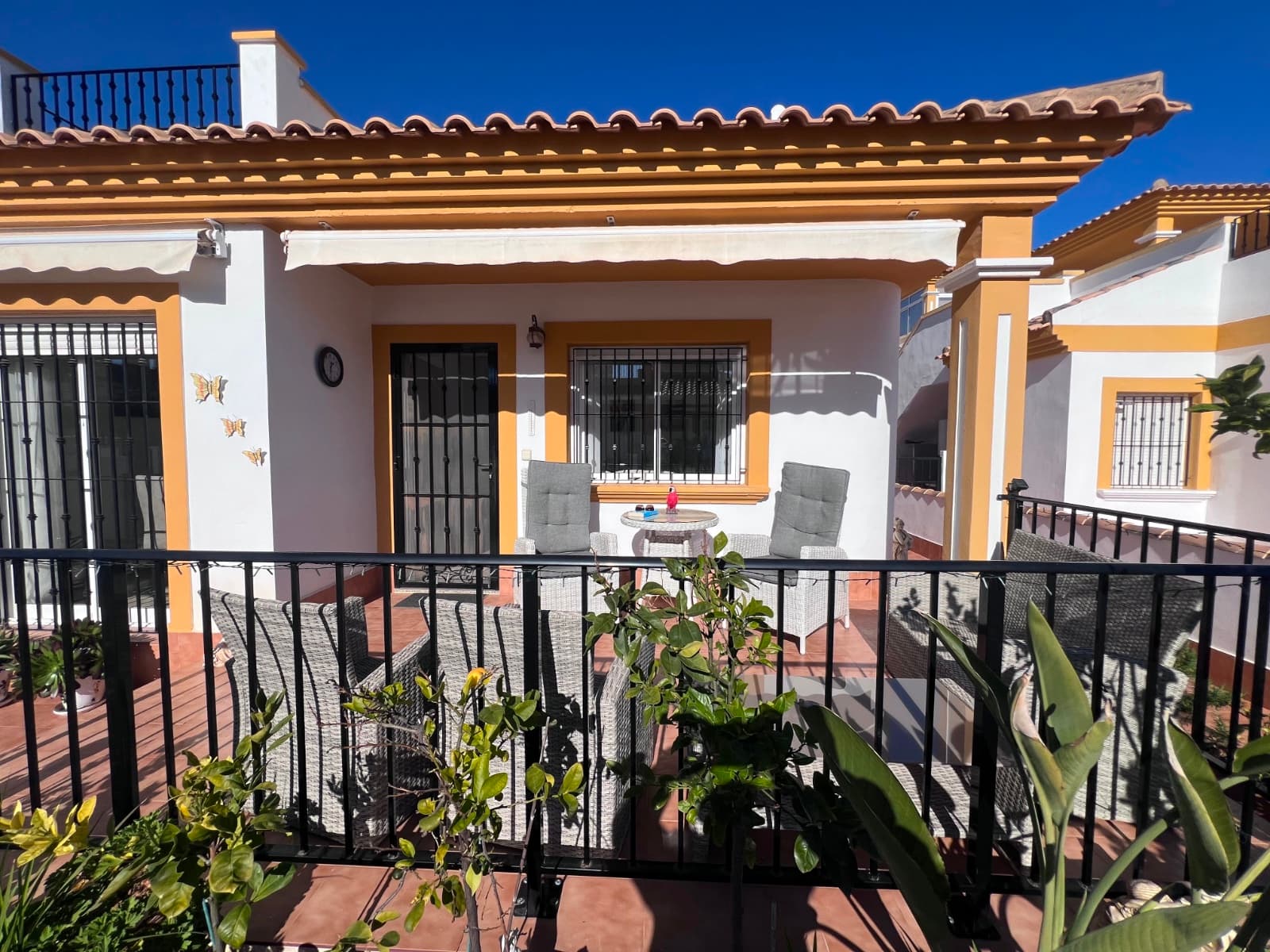 Located in the sought-after Laguna Green 1 community within Vistabella Golf, this well-presented 3-bedroom, 2-bathroom property offers an excellent combination of space, comfort, and outdoor living.The main living area is bright and welcoming, featuring an open-plan lounge and dining space that connects seamlessly to the kitchen, creating an ideal setting for both everyday living and entertaining. The property benefits from three generously sized bedrooms, all with fitted wardrobes, and two bathrooms.One of the standout features of this home is the private solarium, offering ample space for sunbathing, relaxing, or entertaining while enjoying open views and the Mediterranean climate. This elevated outdoor area is perfect for creating a chill-out zone, outdoor dining area, or summer kitchen.Situated within a well-maintained residential complex, the property is just a short walk from Vistabella Golf’s clubhouse, bars, restaurants, and supermarket, making it ideal as a permanent residence, holiday home, or rental investment. The beautiful communal areas and nearby golf course add to the appeal of this vibrant and established community.With easy access to Orihuela, San Miguel de Salinas, and Los Montesinos, and the beaches of the Costa Blanca just a short drive away, this property represents an excellent opportunity in a prime location.