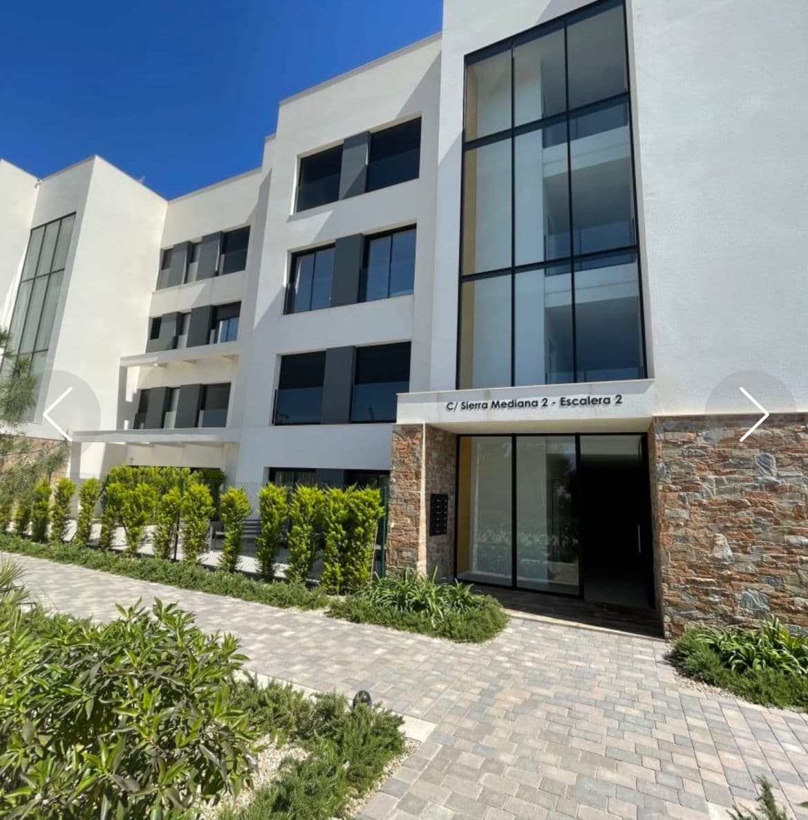 Luxury flat with rental licence. The property has plenty of space with lots of light. The flat has beautiful views of the neighbouring nature reserve and golf course and in the distance you can see the sea. These are just some of the assets of this luxury flat. A privileged location in the luxury resort of Las Colinas.The property features 2 bedrooms with 2 en-suite bathrooms, underground parking and storage space.The flat is south facing with a spacious terrace.

From the living area you have a prachitg view of the estate.Make an appointment and come and view this property soon.