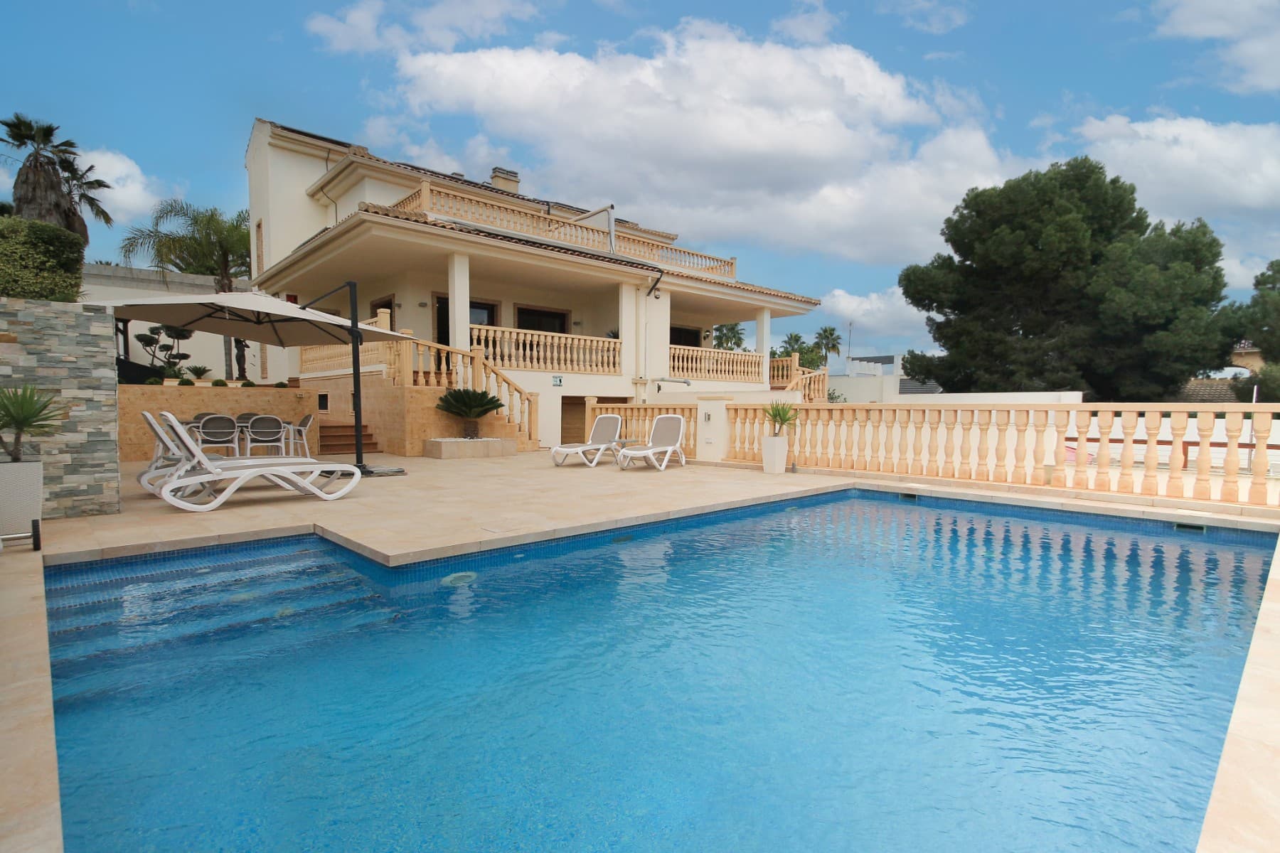 Luxury Villa with Private Pool for Sale in Los Balcones, Torrevieja

Located in the prestigious residential area of Los Balcones, Torrevieja, this impressive 322 m² villa offers a unique opportunity for those seeking a high-end property on the Costa Blanca. Featuring a modern design, generous indoor and outdoor spaces, and excellent connectivity to services and beaches, this property is ideal as a dream home or a profitable investment.

Key Features:

Spacious Living-Dining Room

The day area comprises a large living-dining space filled with natural light thanks to its large windows. It’s perfect for family gatherings, relaxation, or social activities, with seamless access to the outdoors for an open and comfortable environment.

Fully Equipped Independent Kitchen

The contemporary kitchen includes high-end appliances and a functional layout. Its independent design offers privacy and convenience—ideal for those passionate about cooking.

Private Outdoor Area with Garden and Pool

The exterior features a well-maintained garden, private pool, barbecue area, and a porch with seating. Perfect for enjoying the Mediterranean climate year-round in total privacy and comfort.

Large Private Plot

Set on a spacious plot, the property offers maximum privacy and room for garden development, play areas, or even an orchard. Ideal for nature lovers who appreciate comfort.

Property Details:





Built area: 322 m² over two floors





Bedrooms: 6





Bathrooms: 4 full baths





Kitchen: independent and equipped





Private garage





Barbecue area





Private pool and garden





Spacious, private plot





Prime Location

Located in Los Balcones, one of Torrevieja’s most sought-after areas, this villa is surrounded by all essential services: schools, supermarkets, medical centers, shopping zones, and public transport. Just minutes by car from the area’s best beaches, with easy access to N-332 and AP-7 highways.

Sale Price: €699,000

An exceptional opportunity to acquire a luxury villa on the Costa Blanca, perfect as a permanent residence or a high-yield holiday rental investment.

Would you like more information or to schedule a private viewing? Contact us—no commitment required. We’ll be happy to show you everything this exclusive property has to offer.