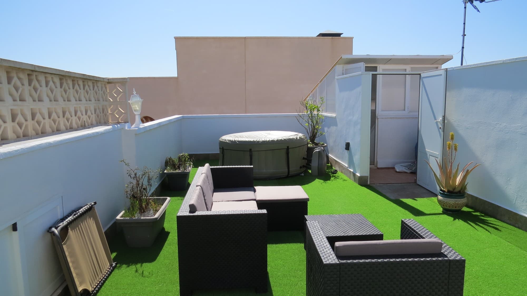 This recently renovated apartment offers a great location in the heart of the La Zenia area, where everything is within easy reach. Shops, bars, restaurants, specialty shops, La Zenia Boulevard shopping centre, and so much more... and of course the beautiful sandy beaches that are only a few minutes' walk away!

In addition, the Orihuela Costa region on the southern Costa Blanca has many other charming towns, seaside resorts, golf courses, nature reserves, etc. to offer.



The apartment itself is located on the first floor. Upon entering the property, you are welcomed by a cosy living room with an open kitchen. The living room gives direct access to a covered terrace with sun awnings. This property also offers two double bedrooms and a family bathroom. The sun-drenched private solarium is accessible via the staircase and offers plenty of extra outdoor space to enjoy the Spanish climate.

This property also has many additional advantages that make it even more attractive! It has been recently renovated with a new kitchen and bathroom, new air conditioning (hot/cold), new electrical appliances and has been completely repainted. What's more, it is sold fully furnished, including garden furniture and a jacuzzi!



In short, the perfect holiday home or permanent residence READY TO MOVE IN!

Contact us quickly for a visit!



Suma: 150 euro/year

Community fees: 100 euro/year