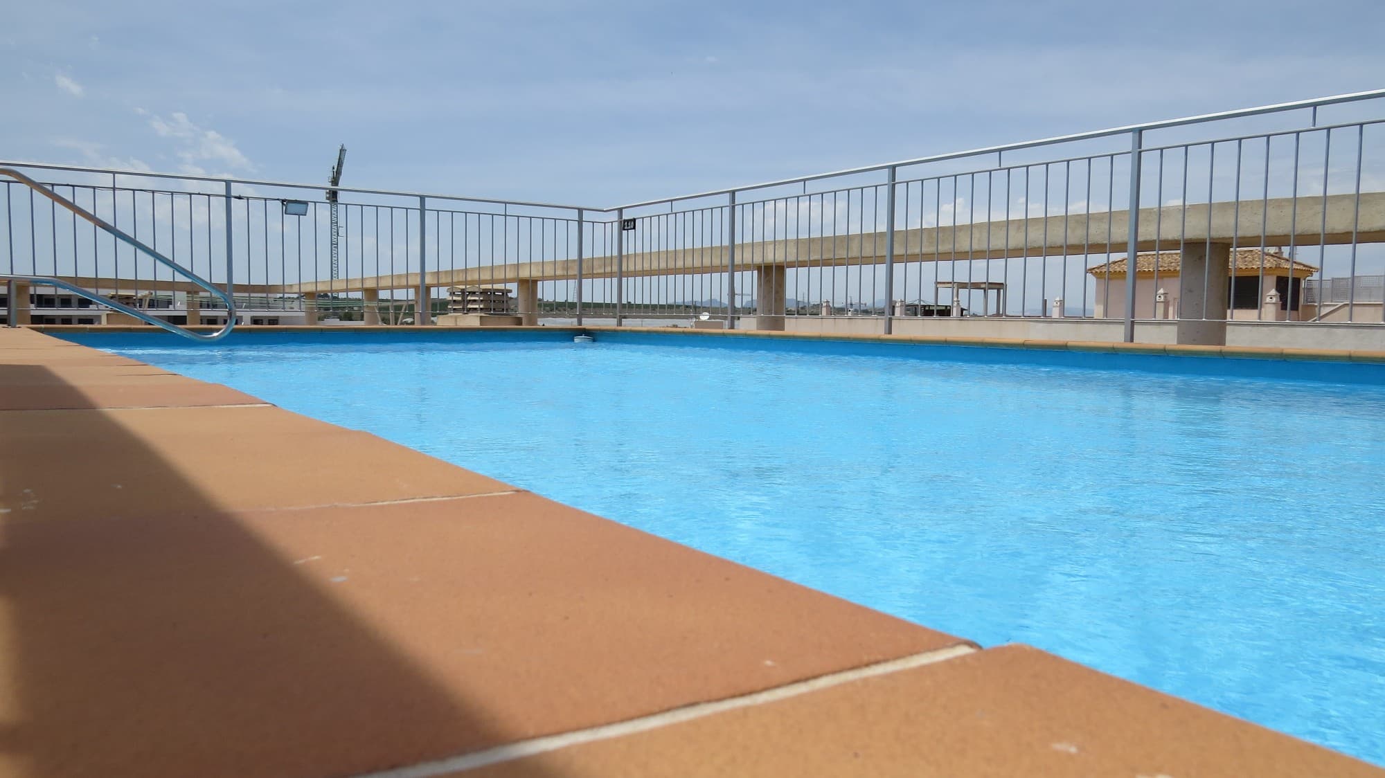 This beautiful apartment is located in the bustling centre of San Miguel de Salinas and offers a perfect combination of comfort and convenience. With 2 spacious bedrooms and 2 modern bathrooms, this property is ideal for both families and couples.



The property has a private underground garage and a handy storage room, so you will always have plenty of storage space. In addition, you can relax on the communal roof terrace, where you can enjoy beautiful views and the peaceful surroundings.

For extra comfort and conviviality, there is a communal swimming pool and a fully equipped outdoor kitchen – perfect for summer barbecue evenings with family and friends. This urbanisation was built in 2015 and completely renovated and delivered to its first owners in 2022.

This property combines a central location with modern facilities and a relaxed lifestyle.



Contact us today for a viewing!



Suma: (to be determined)

Community fees: 840 euro/year
