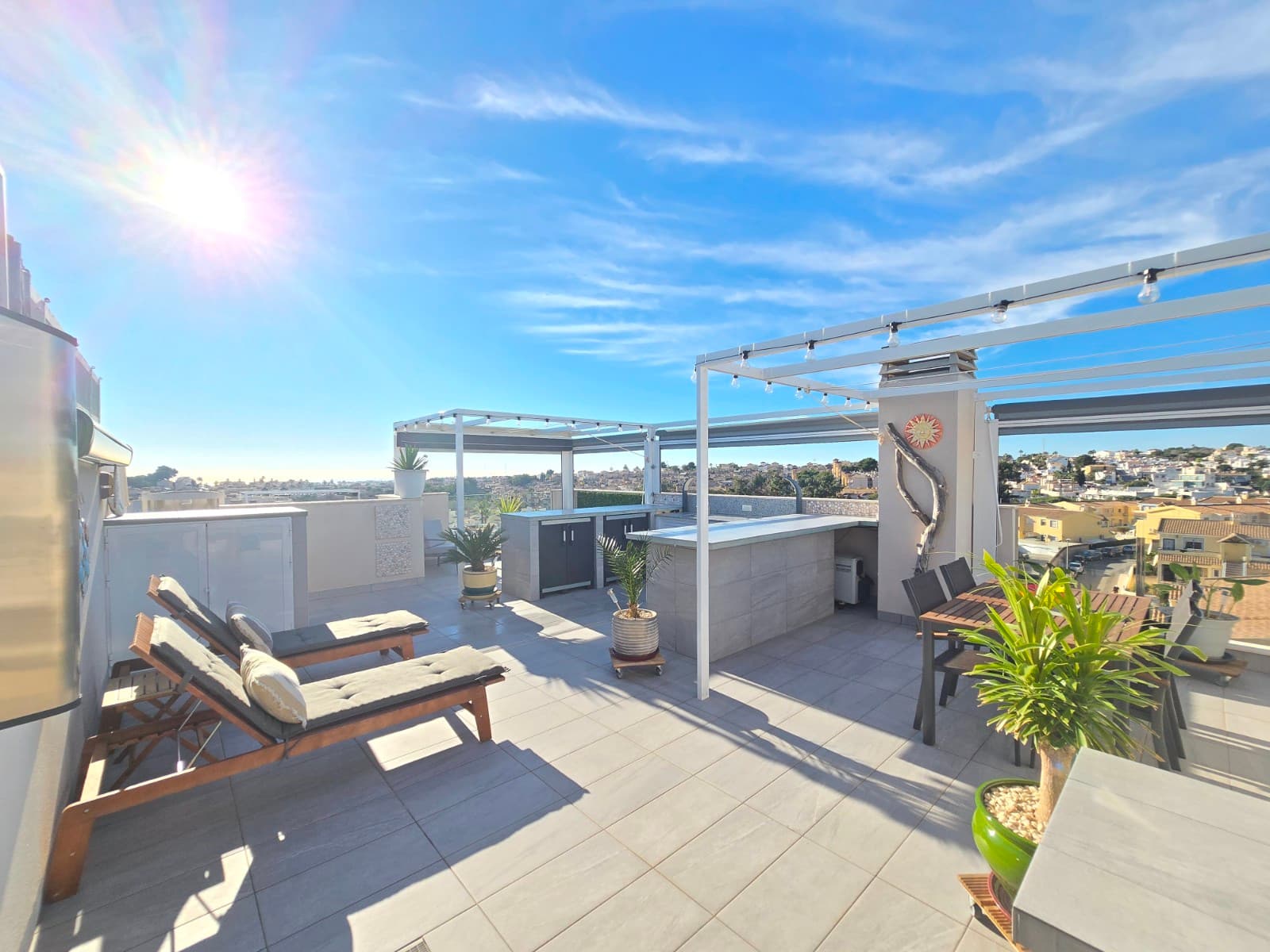 Discover this exceptional south-facing penthouse with breathtaking sea and mountain views, located in a young and perfectly maintained urbanisation near the Gulf of Villamartin.The absolute showpiece is the spacious solarium, equipped with a fully fitted outdoor kitchen, a dining and lounge area, and sun terraces where you can enjoy light, tranquillity, and panoramic views throughout the day.Inside, a bright and spacious living area with an open-plan kitchen welcomes you into a modern, inviting atmosphere. The penthouse has two bedrooms and two bathrooms, one of which is en-suite, designed with high-quality materials and a practical layout.Additional comfort can be found in the underground parking space (with pre-installation for an electric car) and two separate storage rooms, ideal for extra storage.The urbanisation itself offers a range of facilities: two swimming pools, a jacuzzi, an outdoor gym, a petanque court, a playground for the little ones and beautifully landscaped communal areas. Everything is within walking distance of bars, restaurants and other amenities, so relaxation and convenience are always within reach.As extras, the property has sun awnings, wind screens, water descaler + OSMOSE and is sold fully furnished!This penthouse combines luxurious living, comfort and a prime location on the Costa Blanca — perfect as a permanent residence, holiday home or investment.Do not hesitate to book a viewing soon!Suma: 249 euro/year.Community fees: 920 euros/year.