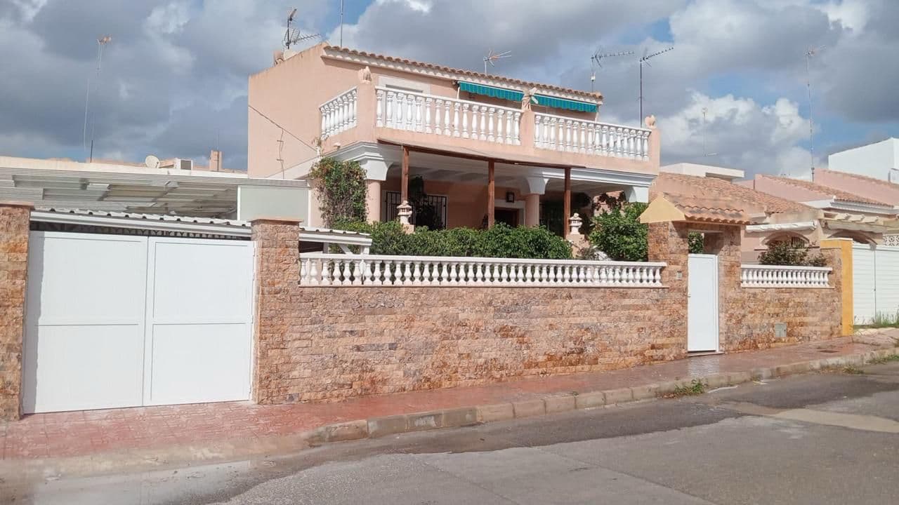 Introducing a cozy home just 500 meters from the sea in Puerto de Mazarrón.The house has a built area of 202 m² on a 312 m² plot and consists of:- a spacious living room with a fireplace and access to the terrace,- a kitchen with access to the terrace and poolside relaxation area,- 5 bedrooms / 3 bathrooms,- 3 floors,- solarium and balconies,- barbecue area,- laundry room and storage rooms,- swimming pool with a retractable cover.All windows are fitted with shutters.The courtyard offers a covered parking area for 2 cars.There is also a small garden with a lemon tree. The property was newly renovated in 2024. Distance to the airport is 138 km, to the city center 2 km, and to the sea 500 m.The house is fully ready to move in!This property can be purchased online without traveling to Spain, with a bank mortgage at 3–6% per annum. When buying property in Spain, you can obtain a residence permit. Our company assists with arranging any type of residence permit.