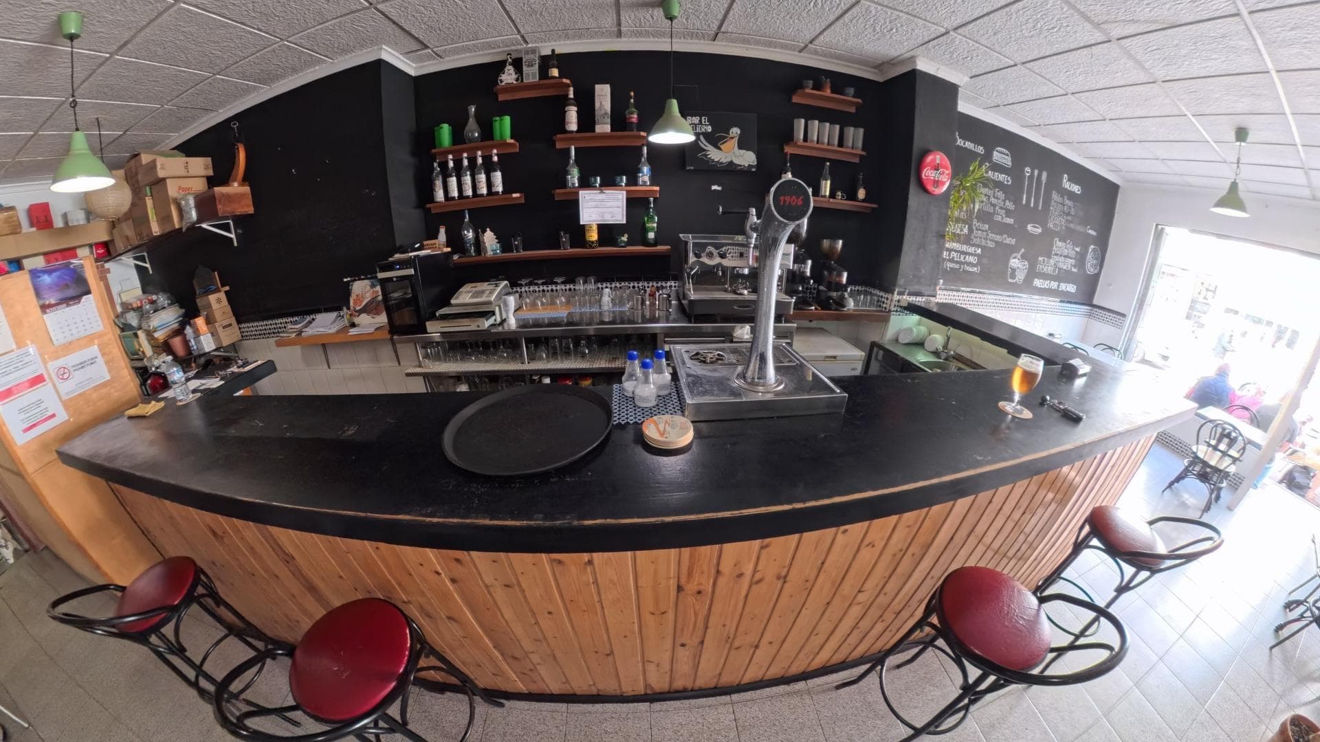 Excellent opportunity to acquire a low-cost bar business, ideal for self-employment or a first hospitality investment. The premises include an outdoor terrace, fully equipped bar and a small kitchen, allowing for simple and profitable operation. Located in a residential urban area with regular local clientele, this bar is perfect as a neighborhood business focused on drinks, tapas and light food. 📍 Key features: ✔️ Operational bar, ready to continue trading ✔️ Outdoor terrace with tables and chairs ✔️ Small kitchen, suitable for tapas and simple dishes ✔️ Fully equipped bar counter ✔️ Indoor seating area ✔️ Storage and work areas 🔧 Equipment included: Beer tap system Coffee machine Commercial refrigerators Basic kitchen equipment Indoor & outdoor furniture All installations in working order 🪑 Condition & concept: Business ready to operate immediately No major investment required Simple, flexible concept 👌 Ideal for: Self-employed operators First-time hospitality owners Neighborhood bar Tapas & drinks concept Low-risk investment 📄 Business transfer carried out in accordance with Spanish legislation, including continuation of the lease agreement. 📞 For further details and viewing, please contact us directly. An unbeatable price: bar with terrace and kitchen for only €15,000.