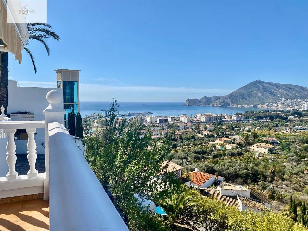 Bedrooms: 4, Bathrooms: 3, Town House in Altea, Alicante, Spain