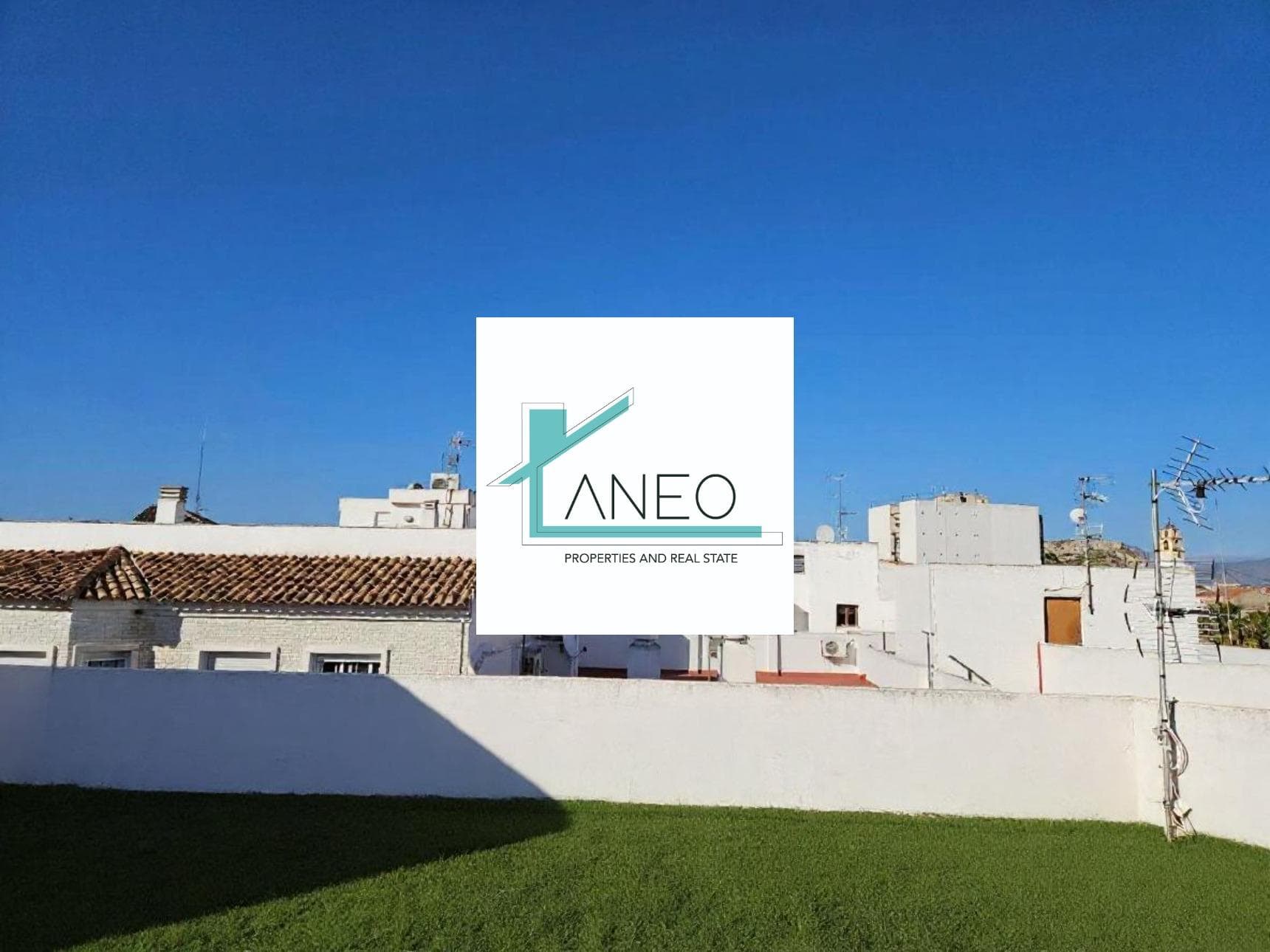 Discover this wonderful apartment located in the central area of Monovar, ideal for moving in without complications! With a generous surface area of 108 m², it features a large living room of 25 m² perfect for enjoying unforgettable moments with family and friends. 🛋️✨ This home offers four comfortable bedrooms where you can rest peacefully, as well as two modern bathrooms that add convenience to your daily life. 🚿🛁 Its south-facing orientation ensures brightness throughout the year while you enjoy clear views from its balcony or solarium 🍃🌅. The property includes extras such as built-in wardrobes ideal for maximizing space, a practical storage room, and a functional gallery; additionally, you'll be able to relax outdoors thanks to the barbecue situated on your private terrace 🍖☀️. Located near public transport, schools and supermarkets 💼📚🍏 makes it very convenient whether you're looking for tranquility or quick access to urban hustle. Don't miss this unique opportunity for only **€108000**💰; come visit today!