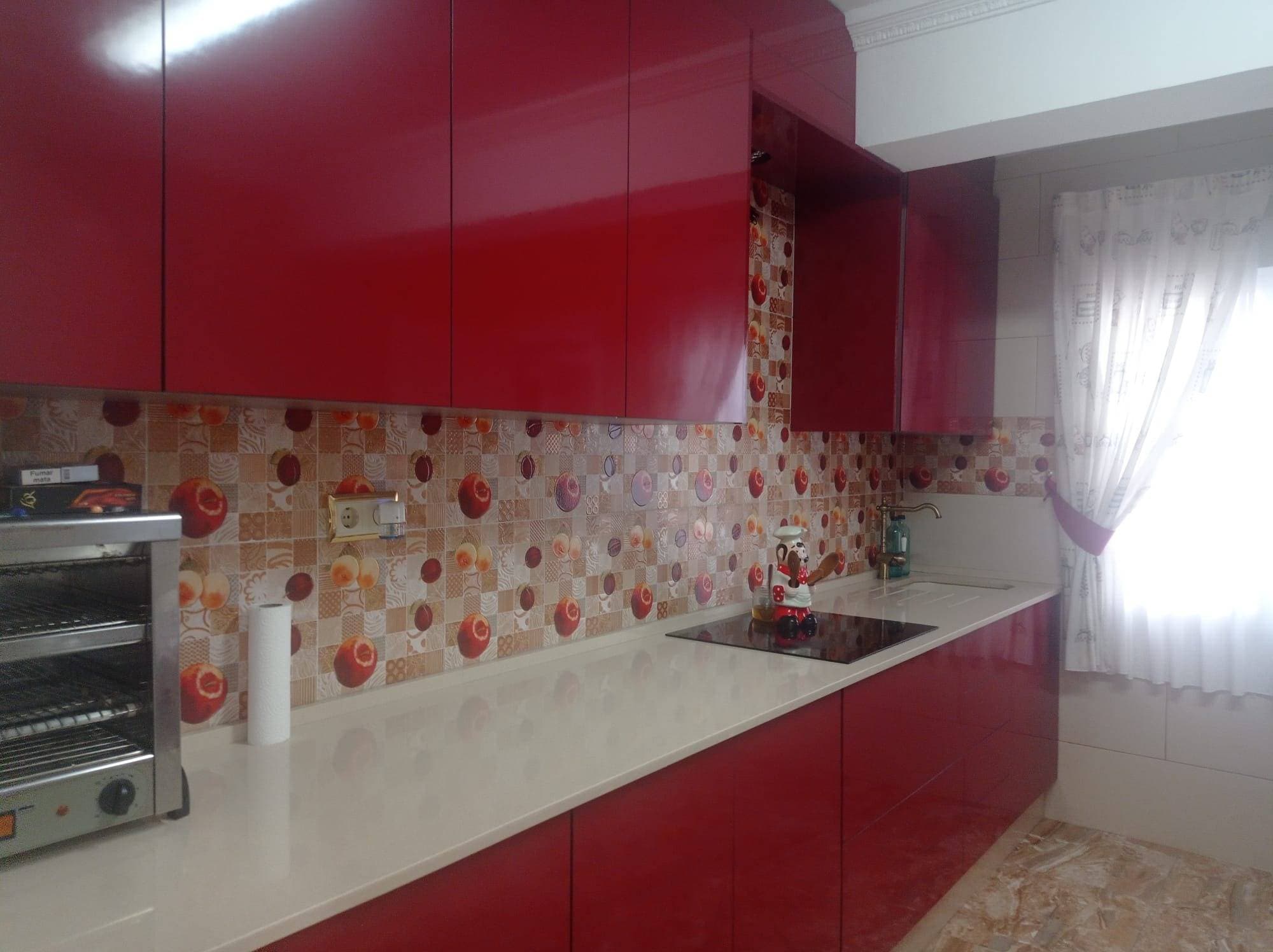 A spectacular duplex is for sale in the Santiago de la Ribera area, San Javier, with a total surface of 333 m². The property, ready to move into, features four double bedrooms, two full bathrooms, and a guest toilet, making it ideal for large families or those looking for spacious and well-distributed living areas. The fully equipped kitchen is designed for maximum functionality, with oak interior carpentry that adds warmth and elegance. The north-south orientation ensures plenty of natural light and ventilation, while the gres flooring and aluminum exterior carpentry with climalit provide durability and excellent thermal and acoustic insulation. Among the many extras offered by this duplex are central air conditioning, heating, and high ceilings, which add comfort and a sense of spaciousness. The property includes a separate apartment, perfect for hosting guests or as an independent space, as well as built-in wardrobes in the bedrooms, a balcony with open views, a patio, and a terrace, all ideal for relaxation. There is also a solarium to enjoy the sunny weather and a barbecue for outdoor gatherings. Other amenities include a pantry, a game room, a storage room, and a large basement, providing solutions for all storage needs. The property is fully furnished, with natural light in every room and security features such as a reinforced door. Located in a central and well-connected area, the property is surrounded by services such as buses, schools, shopping centers, medical centers, hospitals, supermarkets, and parks. Additionally, it is near the coast, with sea views that add to its appeal. Children's play areas, trees, and open views make this an ideal place to live. All of this for a price of €317,000. A unique opportunity to enjoy a complete and fully equipped home in one of the best areas of San Javier. Don't miss out on this chance!