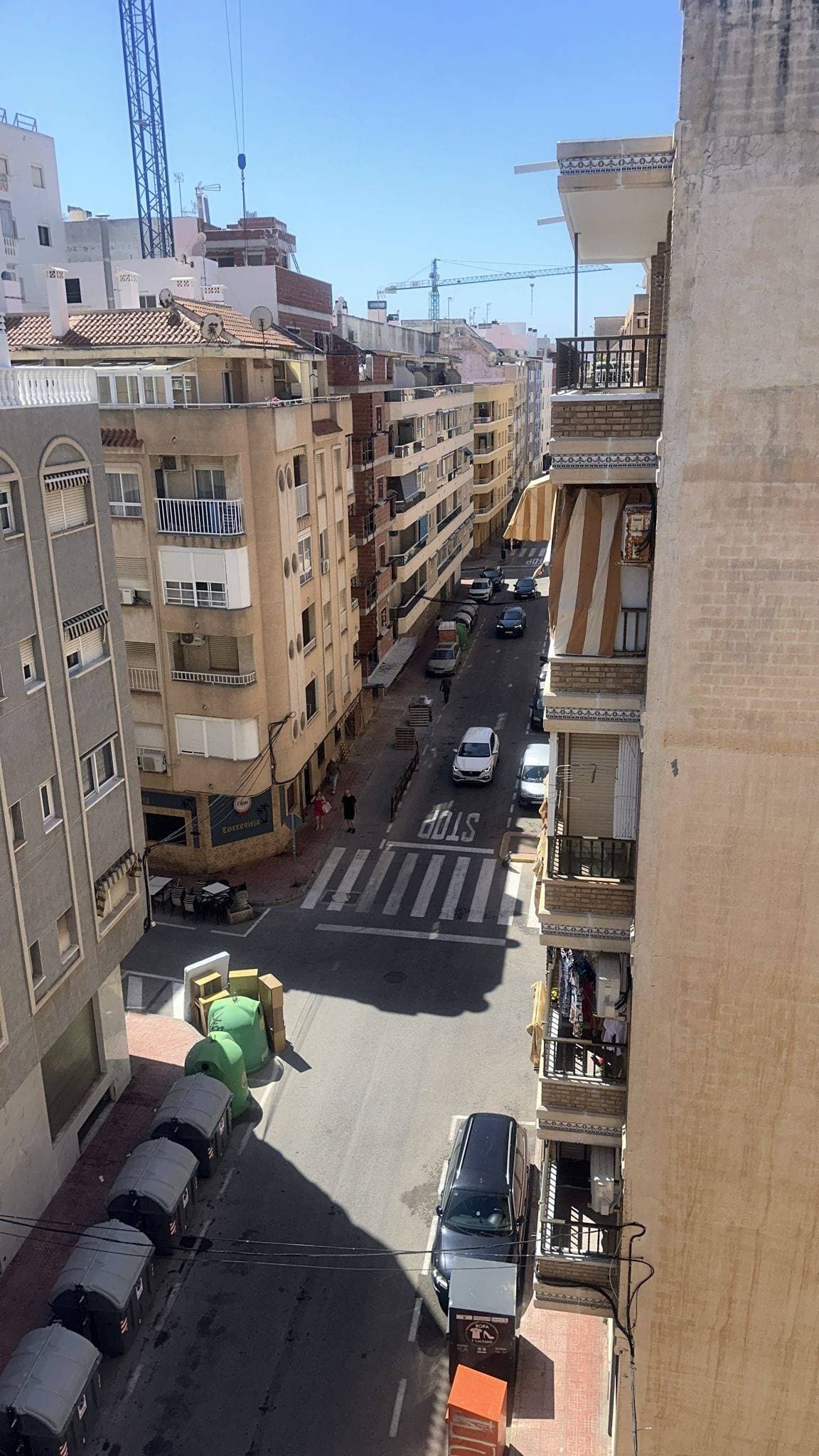 Exclusive Penthouse in the Heart of Torrevieja ✨We present this bright and spacious penthouse located in the heart of Torrevieja, just 1,000 meters from the sea. With an area of ​​89 m², this home is ready to move into and offers the perfect balance between comfort, location and quality of life. 🏡 Main features: 3 double bedrooms with built-in wardrobes 2 full bathrooms Fully equipped kitchen East orientation that guarantees natural light throughout the day Stoneware floors and high ceilings that provide spaciousness 🌟 Extras that make the difference: Air conditioning with hot-cold pump Elevator in the building Sold furnished and with television included Ideal terrace to enjoy the Mediterranean climate Water, electricity and all services ready for your comfort 📍 Unbeatable location: Surrounded by all services: buses, schools, shopping and medical centers, hospitals, parks, green areas, golf courses and a step away from the coast. Ideal for both primary residence and second home or investment.