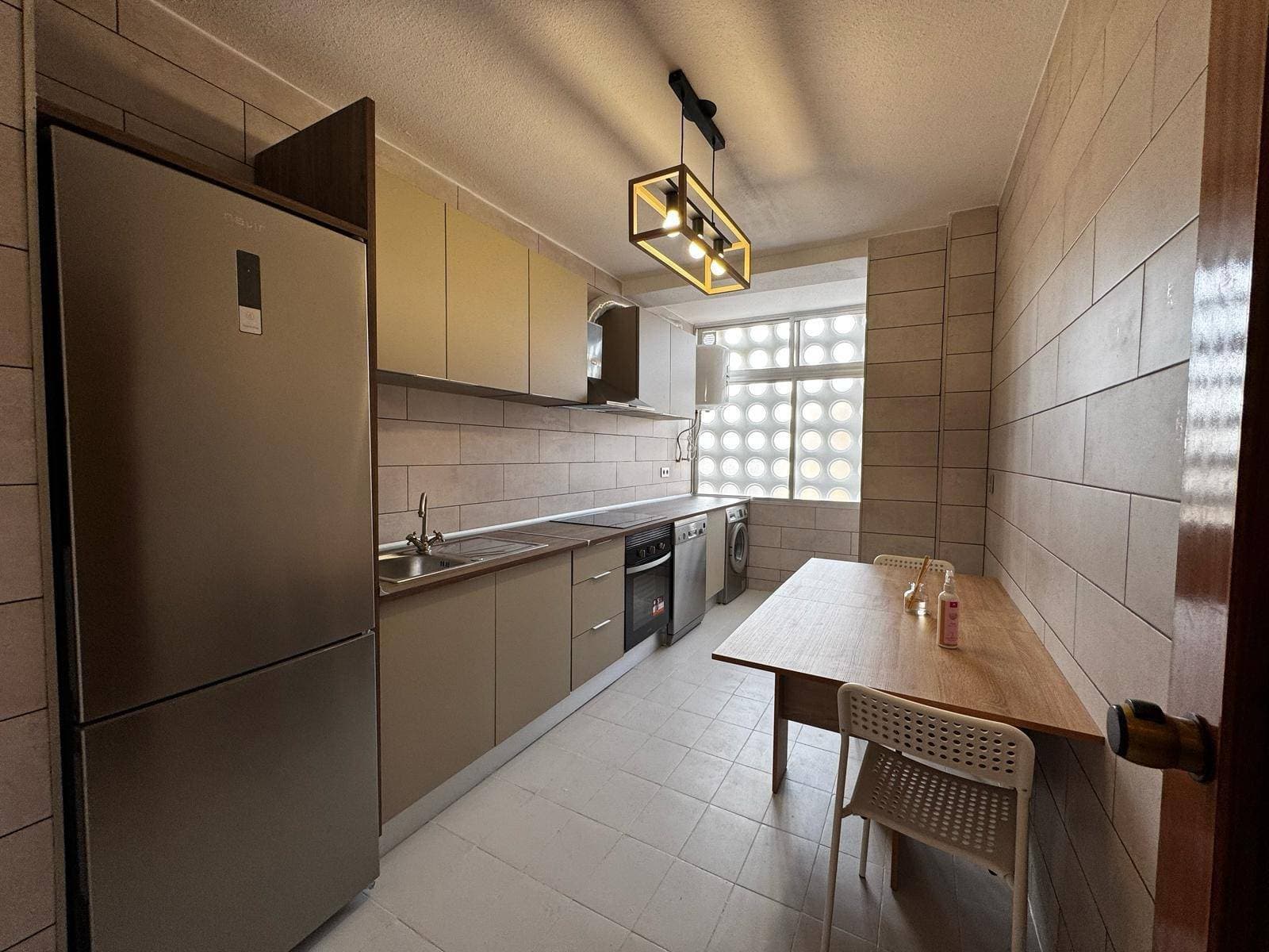 Charming renovated apartment in Santiago de la Ribera, San Blas area, just 400 meters from the beach. This bright 85 m² home offers an excellent layout with 3 spacious bedrooms and 2 full bathrooms, ideal for enjoying with the family or as a second residence. The property has been completely renovated and features a fully equipped kitchen, wooden interior carpentry, tiled floors, and PVC exterior carpentry with double glazing, all facing southwest to make the most of natural light. Among its many extras are , built-in wardrobes, high ceilings, a balcony, and access to a communal garden. It is sold furnished, ready to move into. Located in a central and well-connected area, surrounded by all kinds of services such as buses, supermarkets, medical centers, hospitals, schools, university, shopping centers, and children’s areas. It also offers pleasant sea views and open surroundings, in a quiet and charming residential area, perfect for year-round living or enjoying an unforgettable holiday on the Murcian coast. Sale price: €137,900