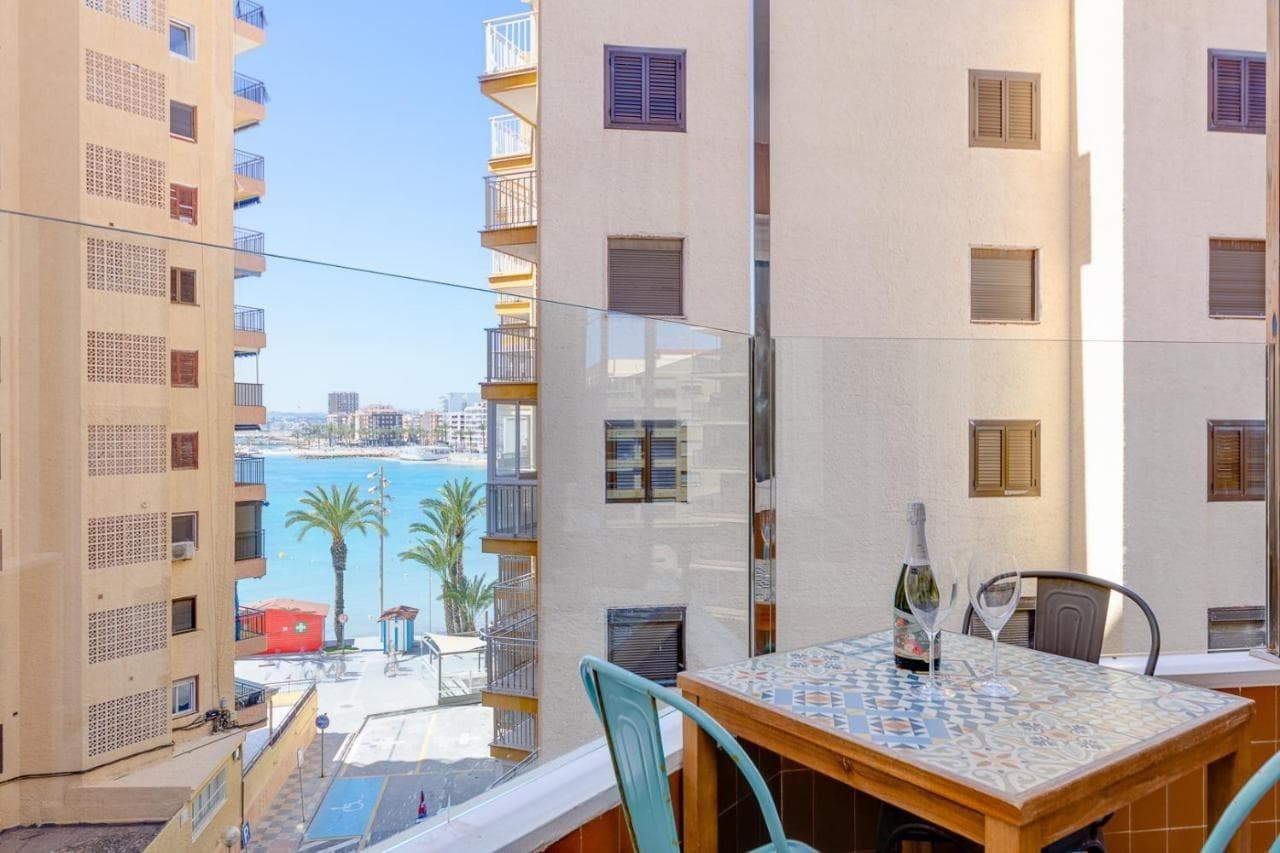 Are you looking for stylish accommodation near the sea? This renovated apartment offers a fantastic opportunity to live right by Playa del Cura beach, one of Torrevieja's most popular areas. With an exceptional location, a well-thought-out layout, and rental potential, this is a gem for those seeking both comfort and a smart investment. The property offers: - Three spacious bedrooms: All bright and roomy, with space for both family and guests. One of the bedrooms also has a private balcony with sea views – a perfect spot for morning coffee. - Two modern bathrooms: Stylishly renovated with tasteful design and functionality. - Large living room with balcony: From the living room, you access the larger balcony, which offers a stunning sea view and space for wonderful moments in the sun. - New windows in all rooms: These give the apartment a fresh feel, maximize natural light, and provide excellent insulation and comfort. - Rental license: The apartment has a valid rental license and is ready to be rented out immediately, making this a fantastic opportunity for those looking for a profitable investment. Located just a stone's throw from Playa del Cura, this is an ideal spot for those who want to enjoy life by the sea. The promenade, restaurants, cafés, and shops are all within walking distance. You’ll enjoy the perfect balance between relaxation and city conveniences. The apartment has been fully renovated and is move-in ready – all that’s missing is your personal touch. With modern upgrades and a layout that invites both social gatherings and private relaxation, this is a home that suits all lifestyles. Your dream home by the sea is waiting for you! Contact us today for more information or to book a viewing. This is a unique opportunity to invest in a home with an unbeatable location, beautiful views, and a ready-made opportunity for rental income.