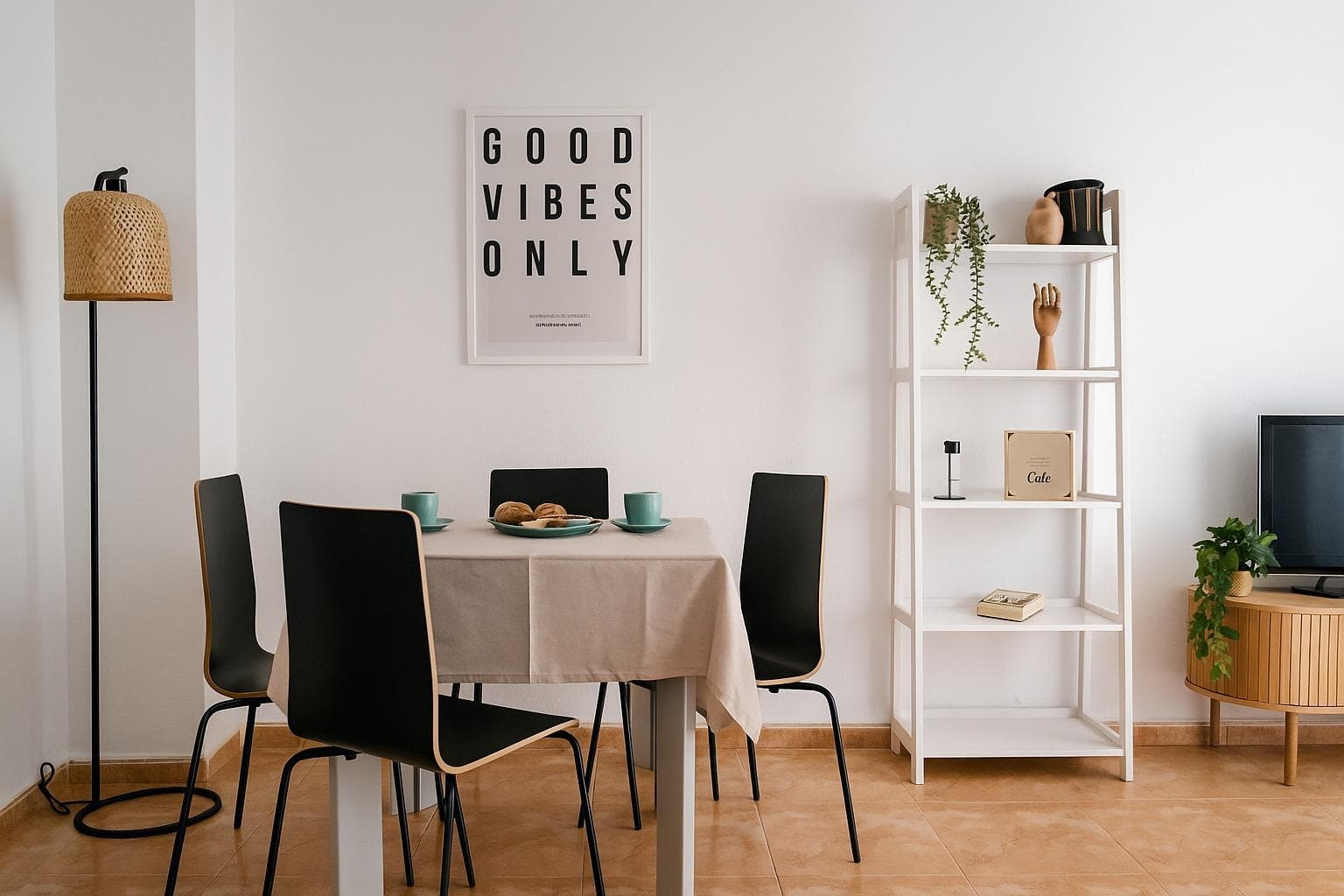 This 2-bedroom, 1-bathroom apartment is perfect for both investment and personalization.  The home comes unfurnished and without a kitchen, allowing you to customize the spaces to your liking, creating the home you've always imagined. It is a first floor and has an interior patio with access from one bedroom. Main features:Surface:  67m2 built 2 bright bedrooms 1 full bathroom Private balcony ideal to enjoy the Mediterranean climate Interior patio Building with elevator  Location advantages: Located on Calle Caballero de Rodas, one of the most central streets with all services at street level: supermarkets, shops, pharmacies, cafes, public transport, etc. Just 5 minutes walk from the Paseo Marítimo and Playa del Cura, one of the most popular beaches in Torrevieja. Perfect connection to the main access roads to the city. Ideal as a habitual residence, second residence or investment for rent due to its excellent location.  Important note:  The house is delivered without a kitchen and without furniture, which represents an excellent opportunity to renovate it to your liking and increase its value.