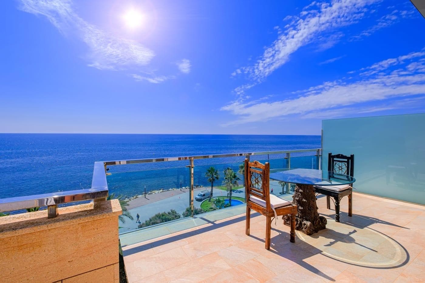 Unique duplex penthouse for sale, located just 100 meters from the picturesque Playa del Cura. From the windows and terrace of this beautiful house, stunning views of the sea open, creating an atmosphere of harmony and comfort. The duplex has a total area of ​​128 m², of which 88 m² are living areas, designed with attention to detail for your comfort. The interior space includes spacious and bright rooms, carefully decorated and equipped with everything necessary for comfortable living. The house also has a large terrace and a balcony, where you can enjoy your morning coffee or the afternoon sunsets. In the complex there is a modern swimming pool, which will be a great place to relax and have fun on hot days. For your convenience, there is a garage with storage room (+20,000 euros), which provides additional storage space. The home is fully furnished and move-in ready, allowing you to start enjoying coastal living right away. In addition, there is an equipped barbecue area, ideal for family evenings and meetings with friends. This is the perfect choice for those who dream of living by the sea and value comfort, style and convenience. Don't miss the opportunity to become the owner of this magnificent duplex penthouse and make your dream of living by the sea come true!