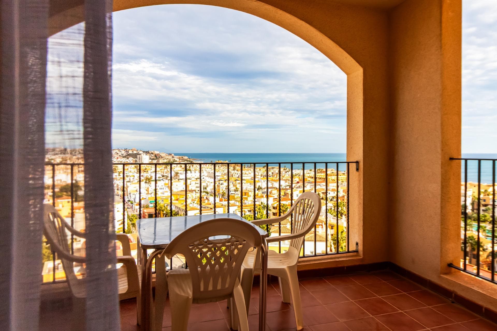 WONDERFUL APARTMENT (67 m² - 12th floor) WITH LARGE BALCONY AND FANTASTIC SEA VIEW, COMMUNITY POOL AND ONLY 300 M TO THE BEACH! Cozy and well-kept apartment, close to the city centre, and only 300 m from Playa de los Locos - one of the beautiful beaches in Torrevieja. Close to a large supermarket (Consum) and 20 minutes’ walk to the beach promenade at Playa del Cura. Many cozy restaurants nearby, close to the pétanque courts in La Rosaleda and to the popular meeting point Los Angeles with restaurant, pool, and paddle courts etc. Very good public transportation with the city buses. A wonderful apartment, both to live in all year round and as a holiday home! KEY FEATURES: –Well-maintained and popular community with a large pool and only 300 m to Playa de los Locos. –Large balcony facing northeast with fantastic sea views. –Spacious living room with dining area, semi-open kitchen, and access to the balcony. –2 large bedrooms and 2 bathrooms (1 with bathtub and 1 with shower). –Not newly renovated but in very good condition, ready to move into immediately. OTHER ADVANTAGES: –Modern AC (air source heat pump) for energy-efficient cooling/heating. –Close to a large supermarket (200 m to Consum). –Very good public transportation with the city buses – close to several bus lines. –Community fees: approx. €95/month. IBI approx. €450/year. The building was constructed in 2007 and is well maintained. The apartment is not newly renovated but in very good condition and is being sold fully furnished, ready to move into immediately! The apartment is located right next to Playa de los Locos in one of the most popular areas of Torrevieja, both among year-round residents and tourists. Within walking distance, you have plenty of restaurants, bars and cafes, a large supermarket, pharmacy, and a health centre. Playa del Cura is about a 20-minute walk, and the bus terminal in the city centre is 1.7 km away. And with several bus lines nearby, you can easily get anywhere in Torrevieja with the city buses. And in Torrevieja, with more than 106,000 inhabitants and the third largest city in the province of Alicante, there is of course a complete range of shopping, entertainment, sports facilities, hospitals, schools, and also direct buses to Alicante airport (45 min). Don't miss out on this this cozy and well-kept apartment. A wonderful apartment, both to live in all year round and as a holiday home! Contact us today for a viewing!