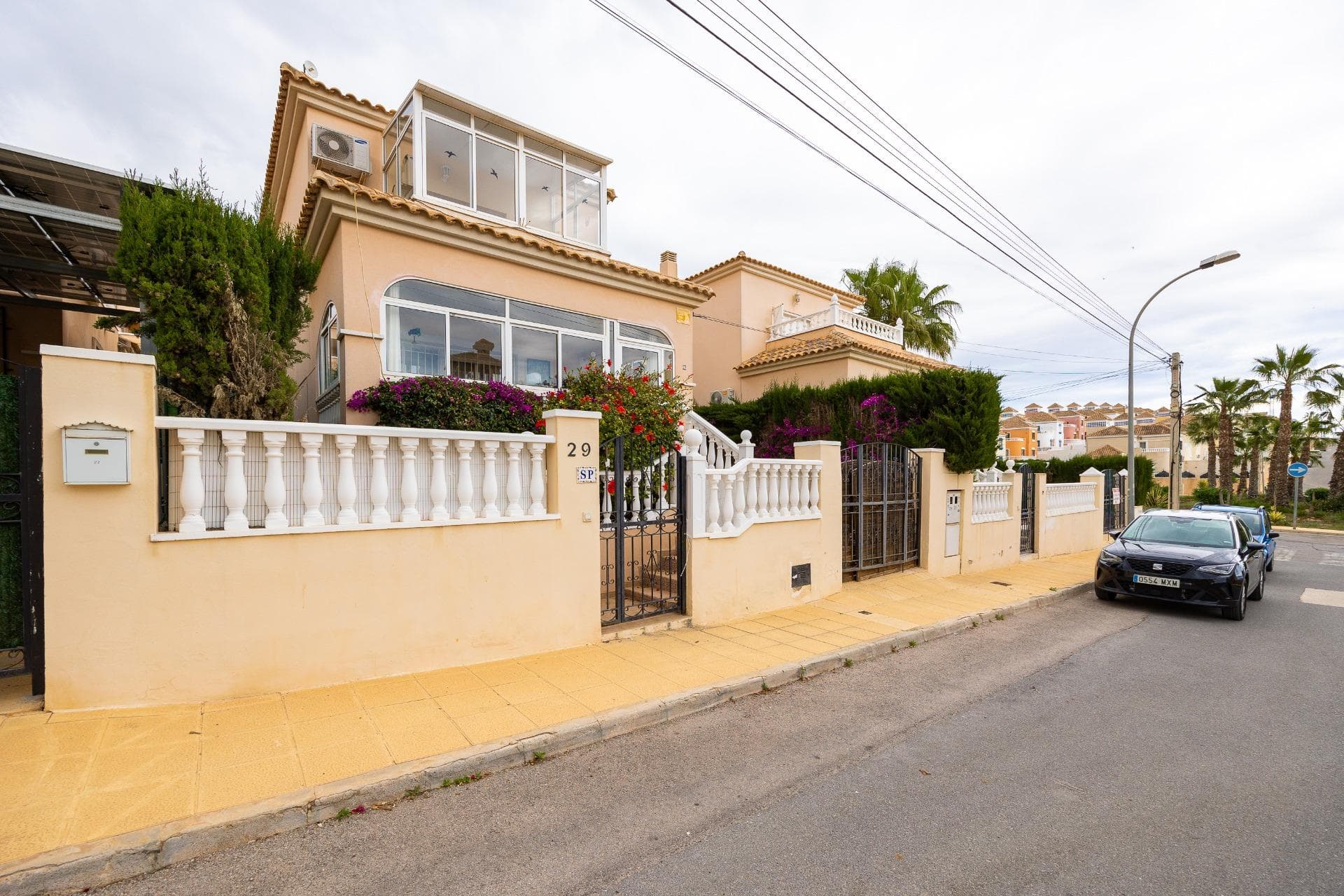 Located in the sought-after Villacosta area of Villamartin, this well-presented 3-bedroom, 2-bathroom detached villa is the ideal home for sunseekers, golfers, or holidaymakers. With a south-facing orientation, the property enjoys all-day sunshine on its private outdoor spaces, perfect for relaxing or entertaining. The villa offers a bright living area, separate kitchen, and generously sized bedrooms, along with two bathrooms for added convenience. Outside, the property features a low-maintenance garden, sunny terraces, and access to a well-kept communal swimming pool. Situated just a short drive from the blue-flag beaches of Orihuela Costa, and within easy reach of renowned golf courses such as Villamartin, Campoamor, and Las Ramblas. Local shops, restaurants, and bars are also close by, making this an excellent choice for year-round living, a holiday home, or a high-yield rental investment. Key features: 3 Bedrooms, 2 Bathrooms South-Facing Orientation Communal Swimming Pool Private Garden & Sunny Terraces Close to Golf Courses & Beaches Quiet Residential Area with Amenities Nearby Ideal for Holidays or Permanent Living Don't miss this opportunity to own a bright and spacious villa in one of the most desirable areas of the Costa Blanca!