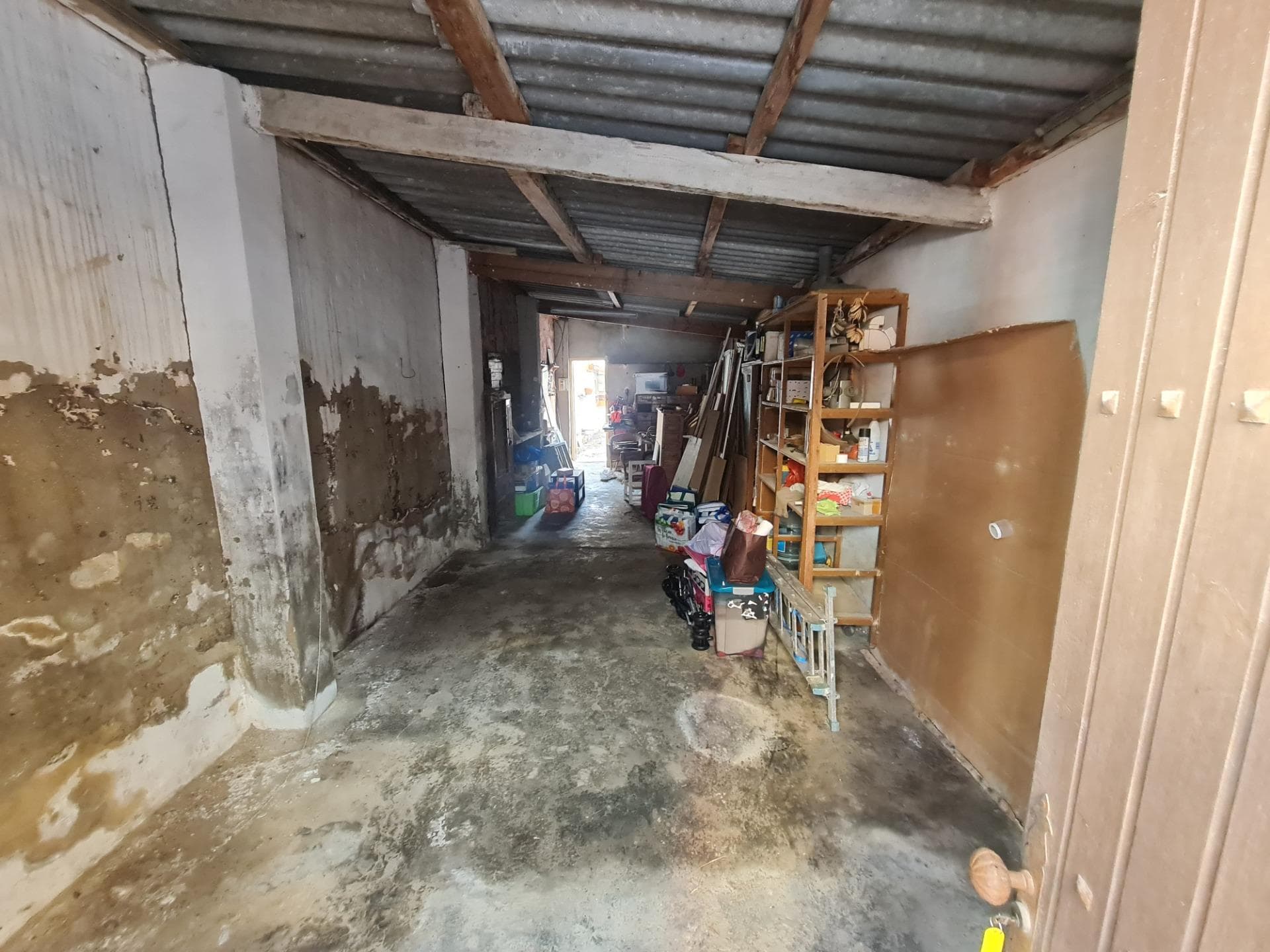 🏗️ 220 m² plot for sale in a strategic area – Ideal for high-rise construction 🌆 Great investment opportunity in the heart of Torrevieja! This 220 m² urban plot offers a wide range of possibilities, including the construction of a building of up to 5 floors, ideal for developing a residential, tourist, or mixed-use project. ✨ Highlights: 📐 Surface area: 220 m² 🏢 Buildable area for up to 5 floors 💼 Ideal for developers, builders, or forward-thinking investors 📍 Excellent location, surrounded by amenities, just minutes from the city center, and well connected With a growing demand for housing in the area, this plot represents a unique opportunity to build or transform a custom project. 📞 For more information or to schedule a viewing, contact us today!