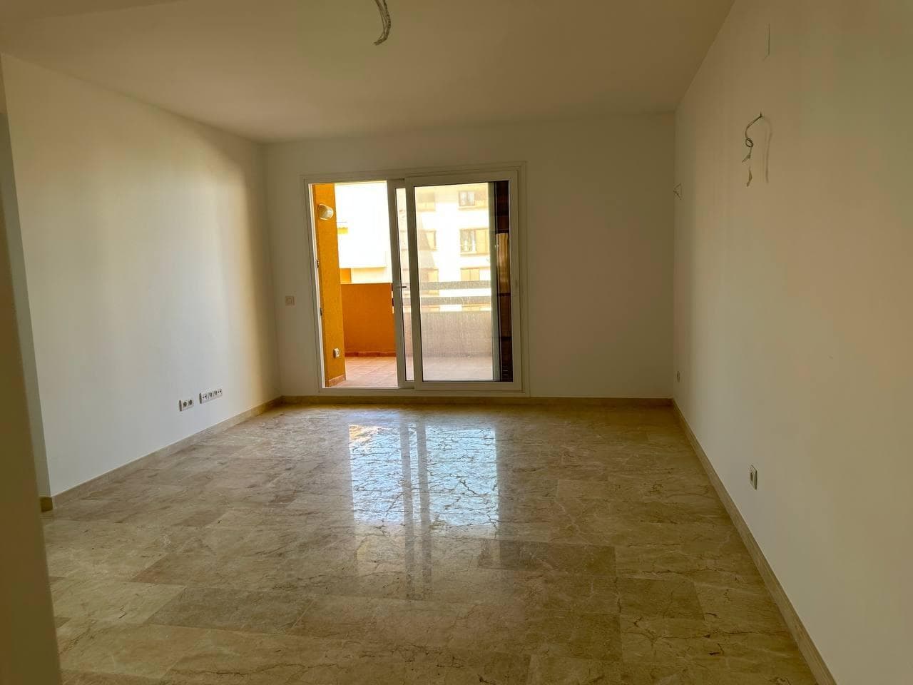🌴 Your perfect retreat in Punta Prima, Orihuela Costa 🏡 If you're looking for tranquility, comfort, and a Mediterranean lifestyle... this apartment in Punta Prima is for you! Located in a quiet residential area, within one of the most peaceful areas of Orihuela Costa, this home represents a unique opportunity for those who want to live or invest in one of the most desirable areas of the Costa Blanca. 📐 Ideal layout for families or long stays With 100 m² of living space, this apartment offers a perfect balance between spaciousness, functionality, and design. It has three double bedrooms, perfect for families, frequent visitors, or even to adapt one of them as a home office 🖥️✨. 🛁 It has two full bathrooms, well-distributed to provide privacy and comfort, ideal for everyday life. The apartment's central space is a spacious and bright living-dining room, connected to a perfectly integrated kitchen, creating a warm, open, and modern atmosphere 🍷👨‍🍳. ☀️ Charming terrace From the living room, there is direct access to a beautiful terrace, a perfect space to enjoy the Mediterranean climate year-round. Breakfasts in the sun, dinners with friends, or simply relaxing with a book in the gentle coastal breeze... Anything is possible in this outdoor corner 🌿🌇. 🏘️ Quiet neighborhood and privileged setting This apartment is located in a well-maintained community, surrounded by green areas and with easy access to all essential services: supermarkets, restaurants, medical centers, and, of course, the beaches of Punta Prima, just a few minutes away 🚶‍♂️🏖️. 🔑 Ideal as a permanent home, second home, or profitable investment Thanks to its location and layout, this property is perfect for year-round living, vacation rentals, or even as a profitable tourist accommodation. 📞 It's time to take the plunge! Living in Punta Prima is synonymous with quality of life. Contact us now and discover this fantastic apartment that has it all: space, light, tranquility, and proximity to the sea 🌊✨.