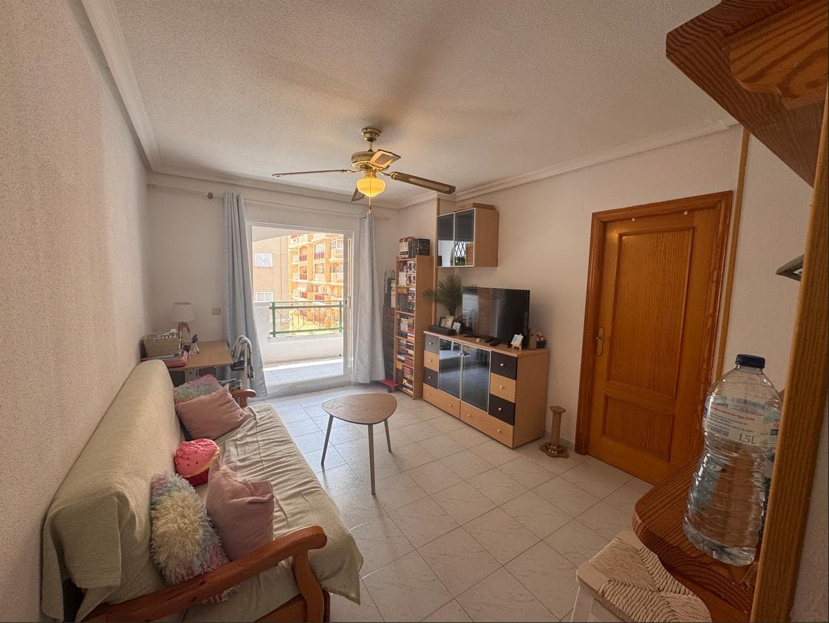🌴✨ LIVE STEPS FROM THE SEA IN LA MATA! DREAM APARTMENT NEAR THE BEACH 🌊☀️ ✨🌴 Are you looking for a quiet, cozy place near the sea to relax or invest? 🏡🌞 Then this apartment in La Mata is what you need! 😍 📍 Prime location just 150 meters from the beach. Yes, you read that right! Just a few steps separate you from the sand waves 🏖️👣 From the private terrace, you can enjoy side views of the sea, perfect for relaxing with a morning coffee or a drink at sunset ☕🍷🌅 🏠 Apartment features: ✔️ 52 m² perfectly distributed to take advantage of every corner 🛏️ 1 spacious and bright double bedroom 🛁 1 full bathroom 🍳 Separate kitchen, ideal for those who enjoy cooking without mixing smells 🛋️ Cozy living-dining room with direct access to the terrace 🏊‍♂️ The building has a communal pool to enjoy in the summer without leaving home, as well as well-maintained common areas 🌿✨ 💎 Ideal as a vacation home, a profitable investment, or even to live year-round if you love life by the sea 🌊❤️ Just a few meters from restaurants, shops, public transportation, and all the services you need for a comfortable, stress-free life 🛍️🚏 💬 Interested? Don't pass it up! These types of opportunities don't last long on the market 🔥📈 📲 Contact me for more information or to schedule a showing – you'll love seeing it in person! 📸 Photos available!