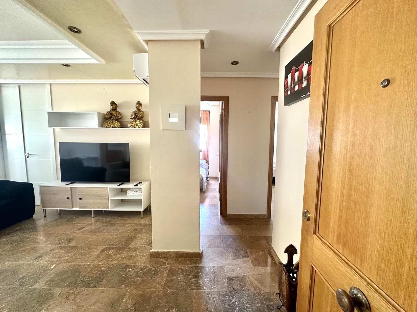 We present this magnificent apartment located on the third floor of a building in one of the most convenient and well-connected areas of Torrevieja. Just 450 meters from the port and the seafront, this apartment combines spaciousness, location, and comfort. Key Features: 101 m² of built area, well-used and with an excellent layout. 4 bedrooms, perfect for large families, an office, guests, or as an option for vacation rentals. Spacious living-dining room with plenty of natural light, ideal for relaxing and entertaining. Separate, practical kitchen with plenty of storage space. 2 bathrooms, one of which is integrated into the master bedroom, converting it into a suite for greater privacy and comfort. Access to the terrace, a highly valued outdoor space where you can enjoy the Mediterranean climate. Excellent location, just steps from the port, Torrevieja's city center, supermarkets, schools, medical centers, shops, and public transportation. An ideal opportunity to live year-round, enjoy vacation stays, or as an investment due to its proximity to the sea and large size. Contact us without obligation for more information or to arrange a viewing. Don't miss this opportunity!