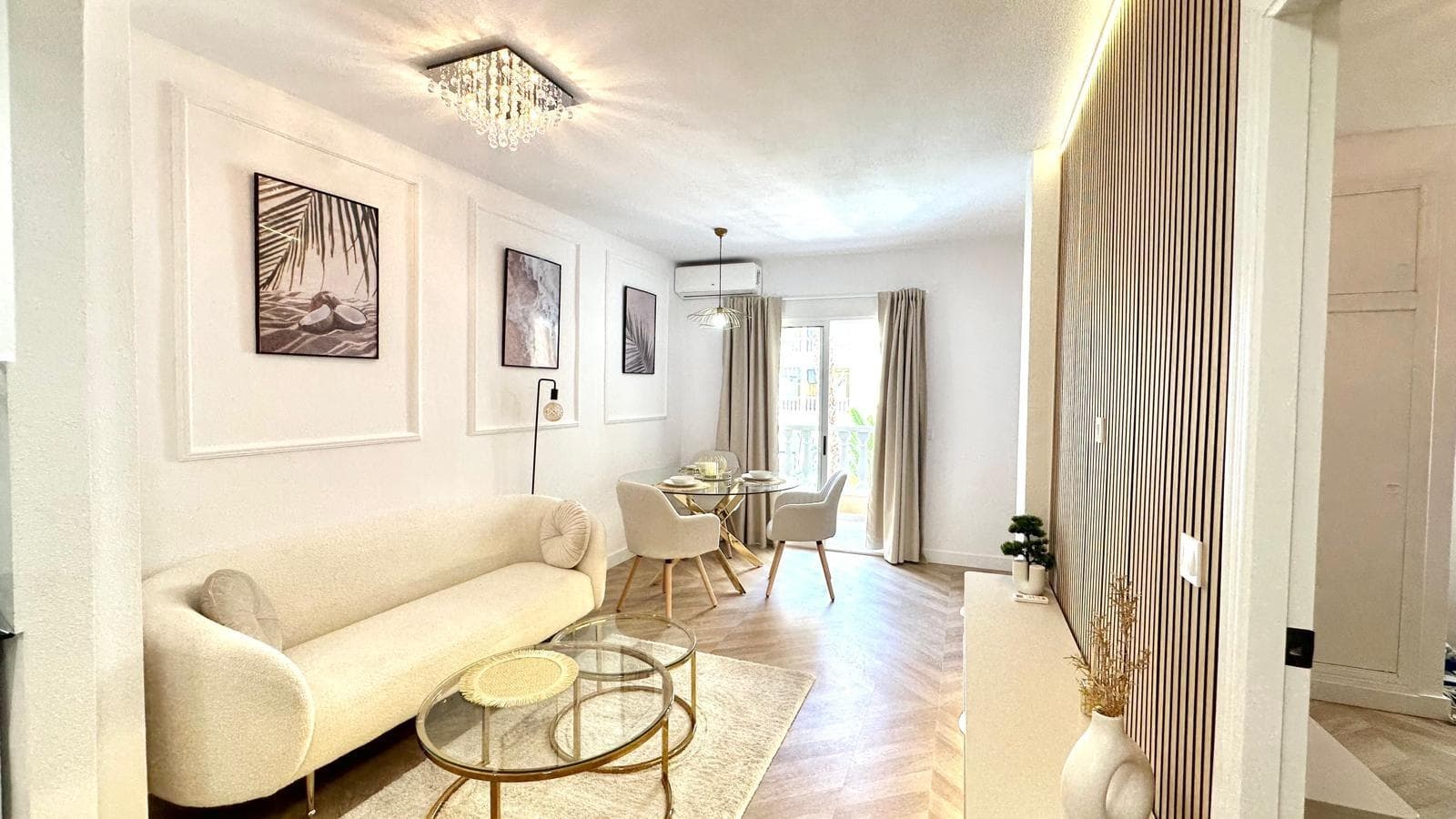 We present this cozy second-floor apartment, located in a strategic area of Torrevieja, next to the well-known Parque de las Naciones and very close to the new Inmaculada school, making it an ideal option for families and those looking for a well-connected home surrounded by amenities. The property is located within a quiet residential community that offers a communal pool, perfect for cooling off and relaxing during the summer months. From the apartment's balcony, you can enjoy pleasant views of the pool area, which adds extra value to the home's outdoor space. The apartment has been recently renovated, so it is in excellent condition, ready to move into without the need for any improvements. The finishes, layout, and integration of the spaces have been carefully considered, seeking to offer functionality and comfort for everyday living. Inside, the home features two bedrooms with plenty of natural light, a full bathroom, and a modern kitchen integrated into a spacious living-dining room, creating an open, comfortable, and well-designed space, ideal for both daily use and vacation stays. Thanks to its location, its renovated condition, and the community amenities, this apartment is an excellent opportunity for both year-round residence and long-term rental investment. If you're looking for a ready-to-live-in property in Torrevieja, well-located and with a pool, this could be your next home.