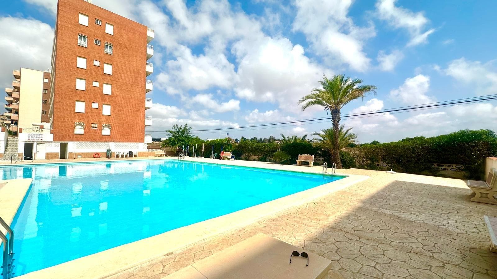 Apartment in Punta Prima with spectacular views of the sea and Torrevieja, just 250 meters from the beach Located in one of the most desirable areas of the Costa Blanca, this spacious fifth-floor apartment represents an excellent opportunity for those looking for a home with unobstructed views, proximity to the sea, and all the necessary amenities for year-round enjoyment or as a holiday investment. The property is located just 250 meters from Punta Prima beach, allowing you to walk to the sea in just a few minutes and enjoy the Mediterranean lifestyle without sacrificing the convenience of being close to all amenities: supermarkets, restaurants, public transportation, green areas, and shopping centers. The apartment is part of a private development with a communal pool, ideal for cooling off in the summer and sharing moments with family or friends in a safe and well-maintained environment. From the fifth floor, the views are truly spectacular, encompassing both the Torrevieja skyline and the blue Mediterranean Sea, a unique combination that adds value and charm to the home. In terms of layout, the apartment has three bedrooms, making it an ideal option for families, those who need extra space, or those who want a work area or guests. The master bedroom has access to its own private balcony, providing privacy and an exclusive outdoor space to enjoy the sunrise or a quiet moment with a view. It has two full bathrooms, which improves the home's functionality on a daily basis, especially for families or those who plan to entertain frequently. The kitchen is separate, practical, and has good storage space, allowing for efficient organization and greater comfort. Furthermore, the spacious and bright living-dining room opens directly onto a large east-facing terrace, ensuring natural light from the early hours of the day and a pleasant temperature even in the warmer months. In short, this property offers a rare combination: an unbeatable location just 250 meters from the sea, spacious interiors, panoramic views of the sea and the city, a communal pool, good orientation, and excellent connectivity. Whether as a permanent residence, a second home, or a secure investment, this apartment in Punta Prima is an option you shouldn't miss.