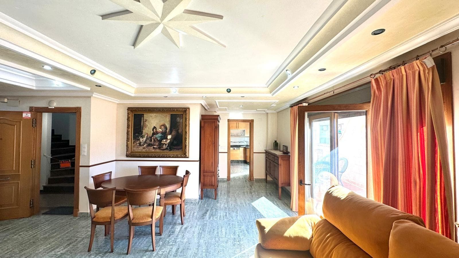 Special Double Penthouse Package for Sale – Exclusive Opportunity in the Heart of the City We are proud to present this magnificent double penthouse package with a total area of 189 m², a unique opportunity for those seeking spaciousness, versatility and a privileged location. This property combines two independent penthouses —Part A and Part B— perfectly designed, offering the ideal balance between comfort, style and functionality. Part A: Warm and functional family space The first penthouse stands out for its cosy atmosphere and practical layout, ideal for families or those who want to enjoy a home with Mediterranean charm. It features: Three spacious bedrooms, all with excellent natural lighting. A comfortable and well-distributed living-dining room, perfect for moments of relaxation or family gatherings. A cosy kitchen, separated from the living room by a decorative wooden curtain, which adds warmth and an elegant rustic touch. A fully equipped bathroom with a shower tray and all the necessary details for everyday comfort. A master bedroom with direct access to the east-facing terrace, ideal for enjoying the morning sun and gentle sunsets. This space conveys a feeling of home, with a bright and relaxing atmosphere that invites you to enjoy every corner. Part B: Modern design, elegance and spaciousness The second penthouse, with a contemporary and sophisticated style, has been designed with the comfort and functionality of modern life in mind. It features: A spacious, modern living-dining room with direct access to the terrace and large windows that flood the space with natural light. A fully equipped separate kitchen with high-quality appliances and a contemporary design. A wraparound terrace, accessible from different rooms, which runs along Calle San Julián and Calle La Paz, offering open views and plenty of light throughout the day. Master bedroom with dressing room and en-suite bathroom, equipped with a shower tray and top-quality finishes. All rooms have air conditioning, ensuring maximum comfort at any time of year. This penthouse combines modernity, spaciousness and elegance, ideal for those looking for a representative and functional space. A unique concept: double penthouse, double opportunity What makes this property special is the possibility of enjoying two homes in a single purchase: live in one and rent out the other, keep them as a single large residence or use them for family and guests. Its design and layout allow for multiple options of use, adapting perfectly to different lifestyles. With a total of 189 m², spacious terraces, excellent orientation and complete amenities, this double penthouse package represents a unique opportunity in today's property market. Privileged location Located in a quiet but central area, this double penthouse is close to all essential services: supermarkets, schools, restaurants, pharmacies and leisure areas. Its location allows you to enjoy urban convenience without sacrificing the privacy and tranquillity of an exclusive home. In summary Double penthouse with 189 m² of floor space Five bedrooms in total Three full bathrooms (two with shower trays) Two fully equipped kitchens Spacious and bright east-facing terraces Air conditioning in all rooms Excellent location close to all amenities A unique property that combines space, elegance and functionality. Ideal for families, investors or those looking for a property with character and added value. Contact us today for more information or to arrange a private viewing. Translated with DeepL.com (free version)