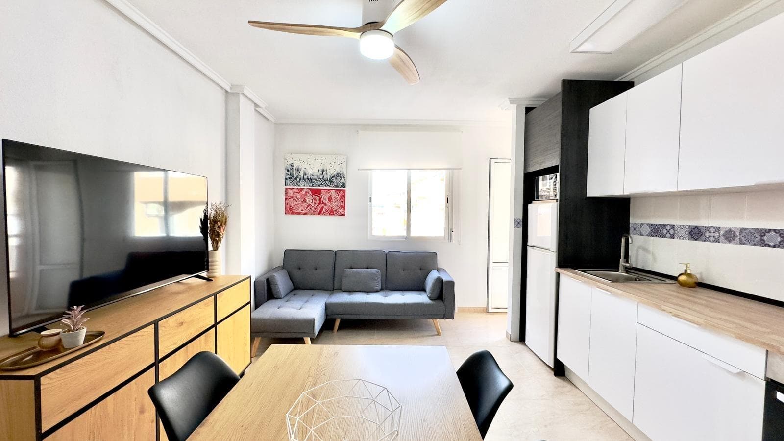 This modern flat located next to Plaza del Calvario, in a convenient and well-connected location in Torrevieja, is just 900 metres from the beach, offering an ideal combination of proximity to the sea and immediate access to all urban amenities. Located on the third floor and facing west, the property enjoys excellent natural light in the afternoon, creating a warm and comfortable atmosphere in all rooms. The property was recently renovated in September and is now brand new, with modern finishes and materials selected for functionality, style and durability. Following the comprehensive refurbishment, the property has two bedrooms, perfectly equipped to offer comfort and relaxation. It also has a fully equipped bathroom with a contemporary design that meets everyday needs with an elegant and practical aesthetic. The living-dining room is an open, spacious and bright space, integrating a French-style kitchen that is fully incorporated into the room, giving a feeling of greater spaciousness and modernity. The living room leads to one of the terraces, ideal for enjoying the outdoors and the Mediterranean climate. The master bedroom also has a second private terrace, providing additional space for relaxation and greater independence. The property is being sold brand new, perfect for moving in without the need for any additional investment. Its location is one of its greatest attractions: situated close to shops, schools, shopping centres, public services and everything you need for daily life, it offers a convenient, practical location with excellent connections to the rest of the city. Overall, this flat next to Plaza del Calvario represents an excellent opportunity for those looking for a modern, refurbished, bright and ready-to-move-in property with terraces, good orientation and all amenities within easy reach, both as a primary residence and as a high-yield investment.