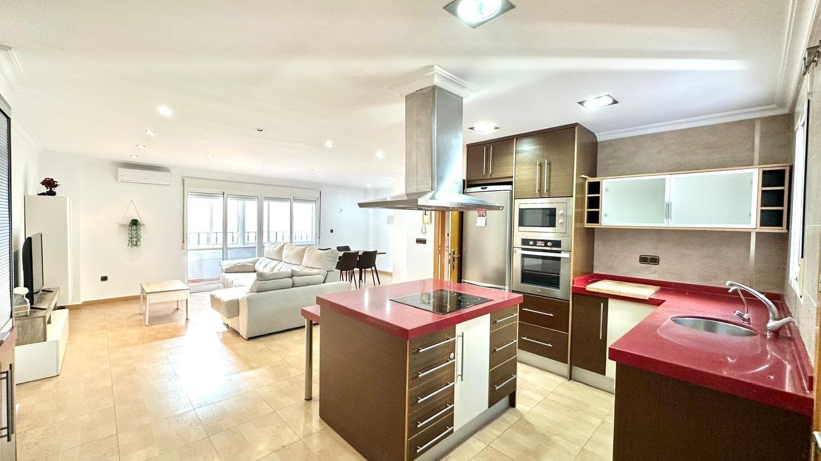 This spectacular flat, located on Calle Calera just 900 metres from the beach, offers a unique opportunity to purchase a spacious, completely renovated property designed in a modern and functional style. The property has 151 square metres of floor space, an exceptional size that allows you to enjoy spacious rooms and a layout that is perfectly designed to ensure comfort and quality of life. Upon entering the property, we are greeted by a spacious and bright open-plan living-dining room, integrated with an elegant American-style kitchen with a central island, which becomes the true heart of the home. This layout creates a modern and welcoming atmosphere, ideal for both everyday living and social gatherings. The kitchen is fully equipped with high-quality appliances and also has a utility room, providing extra space for laundry, storage or domestic support. The property has three bedrooms, all of which are spacious, bright and carefully designed to ensure comfort and privacy. The master bedroom is particularly noteworthy, as it has an en-suite bathroom and dressing room, offering a high-end residential experience. This bathroom has also been designed to serve the other two bedrooms, if desired, providing a practical solution for family or guest use. Complementing the layout, the property also has an additional toilet, adding comfort and functionality to the whole. The entire flat has been recently refurbished, incorporating modern finishes, quality materials and a contemporary aesthetic that allows you to enjoy a brand new home, ready to move into without the need for additional refurbishment. Overall, this flat on Calle Calera, a short distance from the sea, stands out for its large surface area, its open and elegant design, the quality of its refurbishment and the excellent layout of its spaces, making it an ideal option both as a high-end primary residence and as an investment with great potential in a well-established and highly sought-after location.