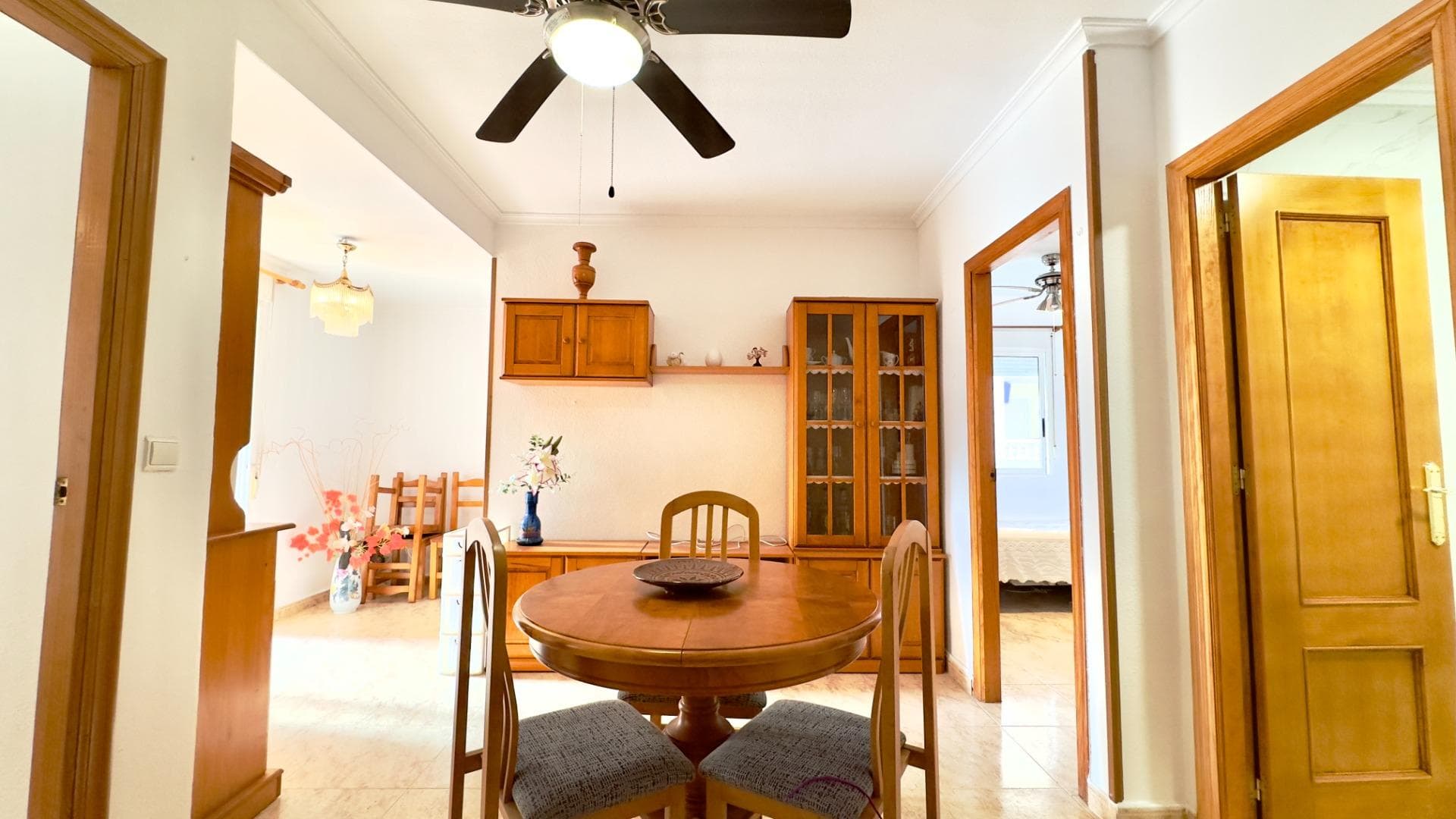 Apartment in the heart of Torrevieja with 2 bedrooms, 1 bathroom, and separate kitchen. A perfect home for those who want to experience the real Mediterranean: step outside and have everything at your fingertips, but come home and feel tranquility, comfort, and a sense of “true home.” Life in the heart of Torrevieja Imagine leaving your home and within minutes being strolling along the seafront promenade, eating an ice cream by the sea or sitting on a terrace watching life go by. Living in this apartment means being part of the center of Torrevieja: supermarkets, cafes, shops, the market, the town hall, bus stops... everything is within walking distance, without having to rely on a car. It is the typical central apartment that has everything around it, ideal for those who value being able to live their life on foot: going down to buy bread, going to the beach, running errands, or meeting friends without wasting time traveling. An apartment that feels like “home” As soon as you enter, the apartment transmits good energy: it is well cared for, clean, and ready to move into without complications. This is not your typical old apartment in need of renovation; here you can bring your things, arrange your furniture, and start enjoying it from day one. The two bedrooms allow you to have a spacious master bedroom and another room that is perfect for guests, an office, a dressing room, or even to rent out if you want to earn some extra income. The bathroom complements the rest of the apartment very well, practical and comfortable for everyday use. Separate kitchen with lots of character The separate kitchen adds a very interesting touch to this apartment: you can cook in peace, without filling the rest of the house with smells, and have your own space to experiment, prepare your daily meals or those special dinners with friends or family. It is a kitchen designed to be used, not just for decoration: a comfortable work area, storage space, and the charm of having it separate from the living room, like in traditional homes, but right in the city center. Ideal for living or investing As a primary residence, it is perfect for couples, small families, young people who want to move out on their own, or people who move to Torrevieja in search of climate, services, and quality of life. You are in the center, but with the feeling of being in a comfortable, practical, and well-utilized apartment. As an investment, it is a very attractive opportunity: being in the center, there is always demand for rentals, whether annual or medium-long term for people who come to work, telework, or spend time near the sea. A well-maintained, centrally located 2-bedroom apartment with a separate kitchen rents quickly and increases in value over time. A lifestyle that hooks you This apartment is not just a roof over your head, it is a way of life: wake up, open the windows and feel the atmosphere of the center; go out for breakfast if you feel like it, walk to the beach; come home, take a relaxing shower, cook something in your kitchen and go out again in the afternoon for a walk or a drink with friends. Anyone looking for more than just “another apartment” in Torrevieja will find a charming home here, in a great location and with the perfect balance between urban living, comfort, and the essence of the Mediterranean.