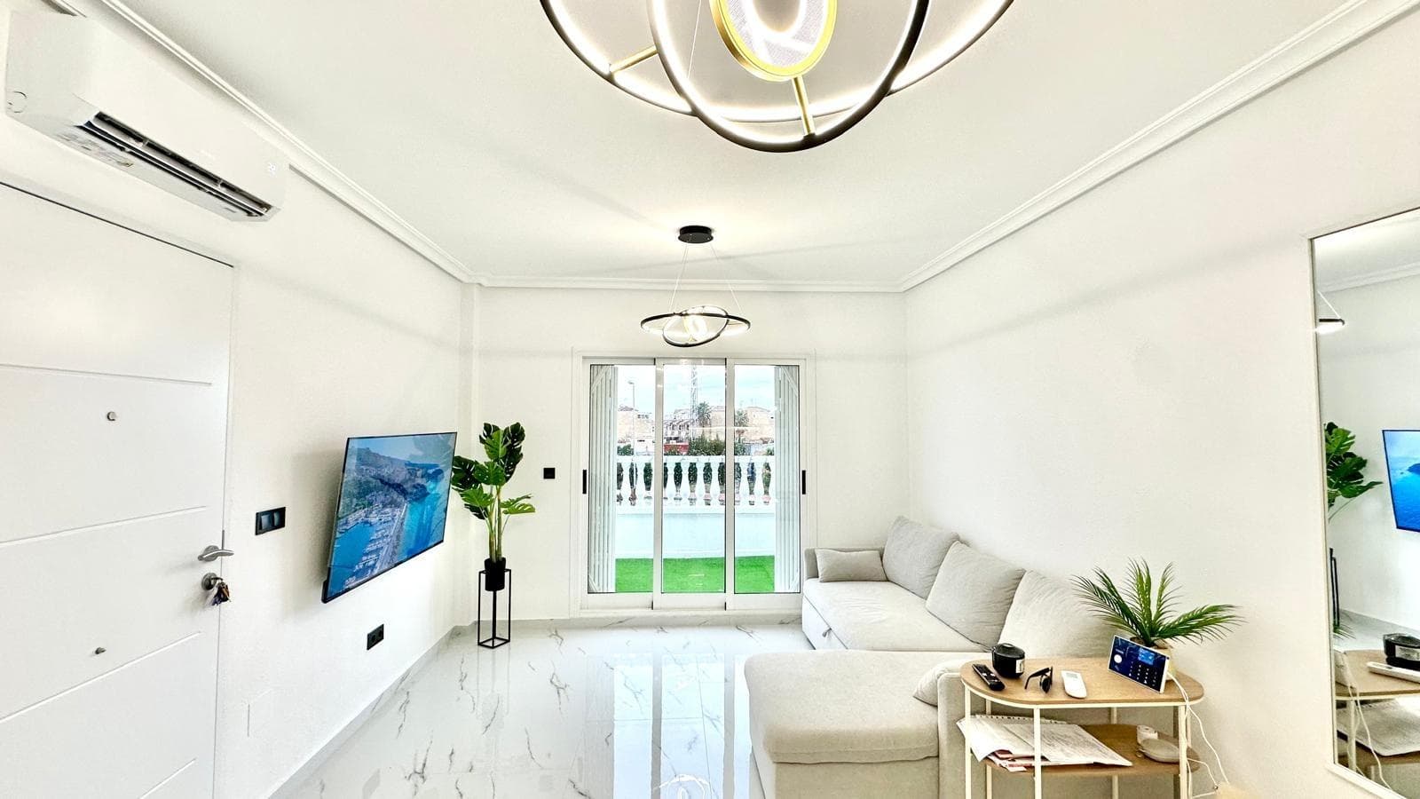 Renovated 2-bedroom, 1-bathroom bungalow in Torrevieja. This home blends Mediterranean charm with modern comforts, designed for those seeking more than just a place to sleep: a home with soul, light, and its own unique personality in one of the most desirable locations on the Costa Blanca. Living in a bungalow in Torrevieja Living in a bungalow in Torrevieja offers a lifestyle unlike that of a conventional apartment. Instead of a shared entrance with many neighbors, it feels more like your own little house within a quiet residential area, where the pace of life is more relaxed and the sense of community is stronger. Upon entering this bungalow, you leave the street noise behind and gain height, views, a refreshing breeze, and a sense of privacy that is immediately apparent upon stepping inside. Torrevieja, with its mix of local and European residents, its mild climate, and its year-round vibrant atmosphere, is the perfect setting for this type of property. From here, it's easy to imagine routines where the sea is always an option: going down to the beach, running errands at nearby shops, having a drink on a terrace, and returning to a home that feels like a refuge, far from the hustle and bustle of the more touristy areas but close enough to enjoy them whenever you want. A renovated home that radiates good energy. The fact that it's been renovated is evident in the overall feeling the bungalow conveys: order, freshness, visual cleanliness, and a carefully curated atmosphere that invites you to stay. It doesn't feel like an old house waiting for repairs, but rather a space ready to move into and start living in from day one. Each room exudes that blend of modernization and warmth that makes the whole feel coherent and pleasant. The renovation also brings peace of mind: knowing that the home has been updated reduces worries and allows you to focus on what's important, which is enjoying it. Those who enter don't think about construction, urgent changes, or to-do lists; they think about how to arrange their furniture, where the sofa will go, which corner will be their favorite for reading, or where they'll have breakfast each morning. That immediate comfort is one of the greatest values ​​of a thoughtfully renovated home. Spaces designed for everyday life This rooftop bungalow has a layout that promotes a simple and fluid daily life. The two bedrooms allow for a clear separation of the sleeping areas from the rest of the home, offering different options depending on the occupant's stage of life. It could be the perfect home for a couple who want a master bedroom and a second room that can be used as an office, guest room, or spacious dressing room. It can also adapt to a small family looking for a practical place where everyone has their own space. The bathroom centralizes daily routines, making it easy to keep everything organized. It's the space you enter in the morning to start the day feeling refreshed and return to at night to end the day with a relaxing shower. Overall, the rooms flow together, connected yet distinct, making the house feel functional without sacrificing warmth. The advantage of being "high up" Being a rooftop bungalow, rather than one on the ground floor, adds several very attractive nuances. On the one hand, natural light is generally better, with fewer shadows and more brightness for much of the day. On the other, the feeling of privacy increases: there are no people passing right in front of the windows, nor is it at street level, which provides more privacy and a different sense of security. Furthermore, the air feels cleaner and fresher. Opening the windows and letting the Mediterranean breeze in becomes an everyday gesture that changes the atmosphere of the house. From this height, you see more sky, more rooftops, more horizon, and less traffic. This visual connection with the surroundings makes the home seem more open, less enclosed, which is much appreciated.