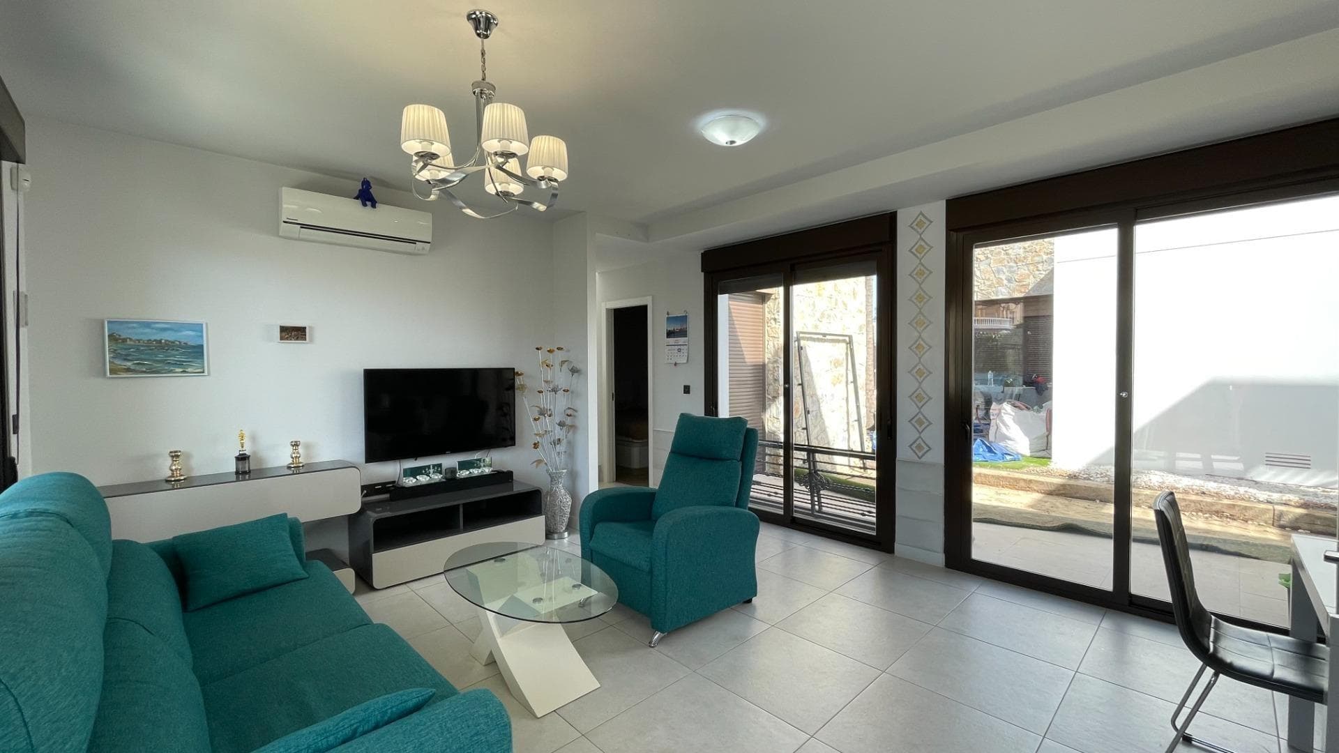 Detached villa in Lomas de Cabo Roig with 3 bedrooms  PROPERTY:  This beautiful villa has 3 levels:ground floor,second floor and solarium with beautiful views of the surroundings.we enter the living room with open plan fully fitted and equipped kitchen.the house has all the necessary appliances.due to the large windows and doors,the house has a lot of light.there is a terrace where you can enjoy the evenings.there is also a spacious garden with private pool. The whole house is equipped with air conditioning and electric blinds. On the first floor we find the 1st bedroom very nice and bright on the same floor, with fitted closets and a huge window that allows you to look towards the light.there is a full bathroom with shower screen and vanity. Finally, we find the second bedroom with a built-in dressing room and sliding doors to the terrace. As we go upstairs, we are on the second floor where there is the 3rd bedroom with all furniture and air conditioning. There is an en suite bathroom with shower screen, and a dressing table in the same bedroom. The bedroom is directly connected to a private solarium, where you can set up your jacuzzi or barbecue. There is a parking space in the house, you can also park your car on the street. The house was built in 2015 and is the perfect place to live all year round or spend your vacations here. Area: Lomas de Cabo Roig is a residential area that is part of Cabo Roig. Cabo Roig is one of the areas within the coast of Orihuela. It has 2 very popular beaches, Cabo Roig beach and Cala Capitan and a small marina. The area of Lomas de Cabo Roig is full of bars, cafes and restaurants offering multiple services during the day and evening entertainment. This area is located approximately 2 kilometers from the beach of Cabo Roig. Lomas de Cabo Roig has its own shopping center. The golf courses are 1 km away where you can enjoy the nature and the surroundings. Distance to the beach: 2.5 km Cost of IBI: 30 euros per month