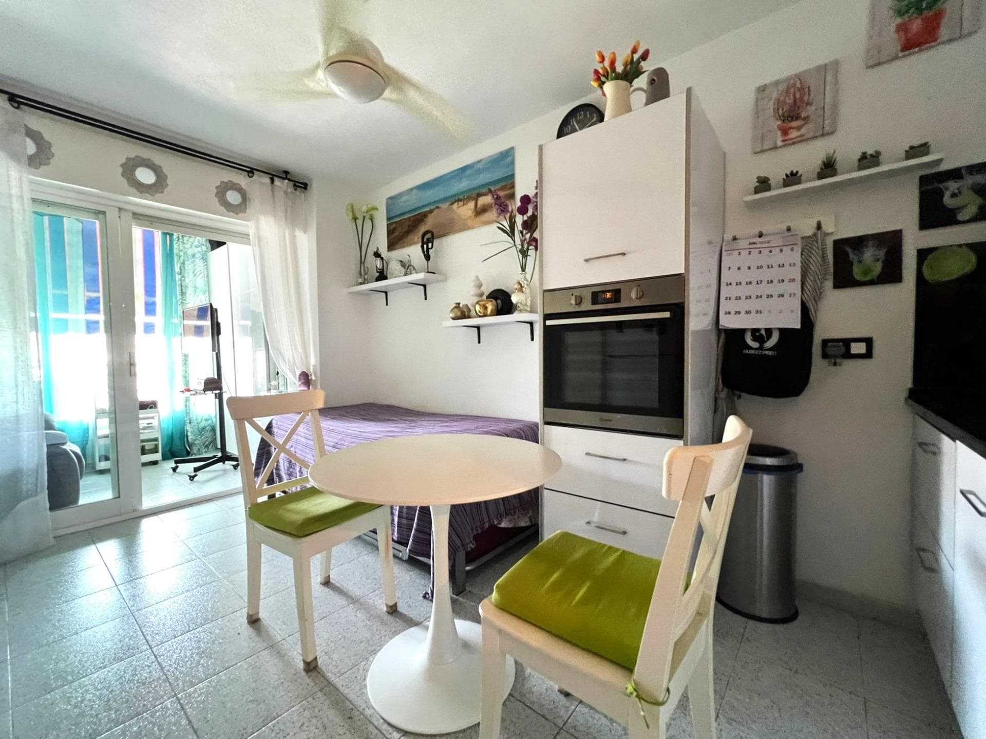 Comfortable studio with communal pool in Torrevieja Located in a quiet area, this space has been carefully designed to make the most of every corner. Upon entering, we find a fully equipped kitchen. The living-dining room has plenty of storage space. The studio has a complete and functional bathroom, ideal for everyday use. The building also has a lift and a communal swimming pool. This studio is ideal for living and enjoying a practical, comfortable and charming lifestyle. LOCATION: Torrevieja is in the province of Alicante (Costa Blanca). It is famous for its Mediterranean climate and its coast. We cannot forget its promenades where we can find some restaurants along the fine sandy beaches. It also has many excellent beaches such as Playa de los Náufragos, Playa de los Locos and Playa de la Mata. Therefore, it is considered a remarkable tourist town where the environment takes an important place as an important tourist attraction. In addition, we can find many shopping centres (Habaneras, La Zenia Boulevard), golf courses, sport centres, hospitals (such as Hospital Universitario de Torrevieja) and airports such as Alicante Airport (35 km away) and Region of Murcia International Airport (43 km away). DISTANCE TO THE SEA: 1200m COMUNITY: 258 €. IBI: 158 €. Should you have any question do not hesitate to contact us!
