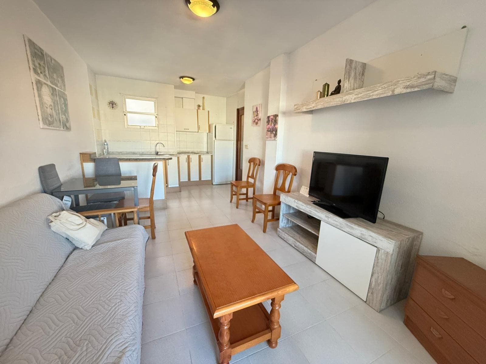 Bright 1-bedroom penthouse with terrace in Torrevieja One-bedroom flat located on the fifth floor, very bright and with a cosy atmosphere. It has a living room with direct access to a private terrace, ideal for enjoying the views and the outdoors. The practical and well-designed kitchen connects to the living room. The bedroom is spacious and comfortable, designed to offer tranquillity and rest. The bathroom provides comfort and functionality for your daily routine. LOCATION: Torrevieja is in the province of Alicante (Costa Blanca). It is famous for its Mediterranean climate and its coast. We cannot forget its promenades where we can find some restaurants along the fine sandy beaches. It also has many excellent beaches such as Playa de los Náufragos, Playa de los Locos and Playa de la Mata. Therefore, it is considered a remarkable tourist town where the environment takes an important place as an important tourist attraction. In addition, we can find many shopping centres (Habaneras, La Zenia Boulevard), golf courses, sport centres, hospitals (such as Hospital Universitario de Torrevieja) and airports such as Alicante Airport (35 km away) and Region of Murcia International Airport (43 km away). DISTANCE TO THE SEA: 600m COMUNITY: 243 €. IBI: 149 €. Should you have any question do not hesitate to contact us!