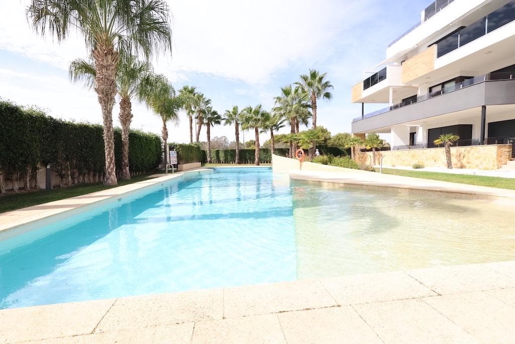 We present this bright and modern apartment on the second floor of the exclusive Amanecer 3 Residential. With a privileged location, facing the community pool and surrounded by spacious green areas, this apartment is ideal for enjoying a peaceful and welcoming environment, close to all services and well connected.. . The house has 76.6 m2, distributed in two bedrooms, two full bathrooms underfloor heating a spacious living room with an open-plan kitchen and a large 21 m2 terrace facing south, equipped with awnings and perfect for enjoying sunny days.. . Among the standout features of this apartment are an alarm system, windows with mosquito nets, air conditioning, and a barbecue on the terrace, ensuring a comfortable and functional home. Furthermore, it is semi-furnished and fully equipped.. . The apartment includes two underground parking spaces, with electric car charging points, offering great convenience and modernity.. . This home is perfect both as a permanent residence and for investors seeking an excellent rental opportunity with high profitability. Don’t miss the chance to see this unique apartment on the market!.