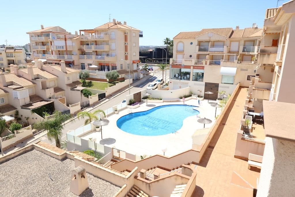 Residencial Terrazas de Aguamarina – Apartment with sea views and excellent location. We present this fantastic second-floor apartment, located in the exclusive Residencial Terrazas de Aguamarina, with a surface area of 84 m², south-facing and spectacular views of the sea and the communal pool. The property has 3 large bedrooms, 2 full bathrooms, an independent kitchen with a utility room, and a bright living-dining room that leads to a sunny 6 m² terrace, ideal for enjoying the Mediterranean climate. Sold fully furnished, equipped with air conditioning, underground parking space and storage included. Unbeatable location: just 400 meters from the beach and a few steps from all services, shops, restaurants and leisure areas. An excellent opportunity to live near the sea or as an investment with high profitability.. We present this fantastic second-floor apartment, located in the exclusive Residencial Terrazas de Aguamarina, with a surface area of 84 m², south-facing and spectacular views of the sea and the communal pool. The property has 3 large bedrooms, 2 full bathrooms, an independent kitchen with a utility room, and a bright living-dining room that leads to a sunny 6 m² terrace, ideal for enjoying the Mediterranean climate. Sold fully furnished, equipped with air conditioning, underground parking space and storage included. Unbeatable location: just 400 meters from the beach and a few steps from all services, shops, restaurants and leisure areas. An excellent opportunity to live near the sea or as an investment with high profitability.