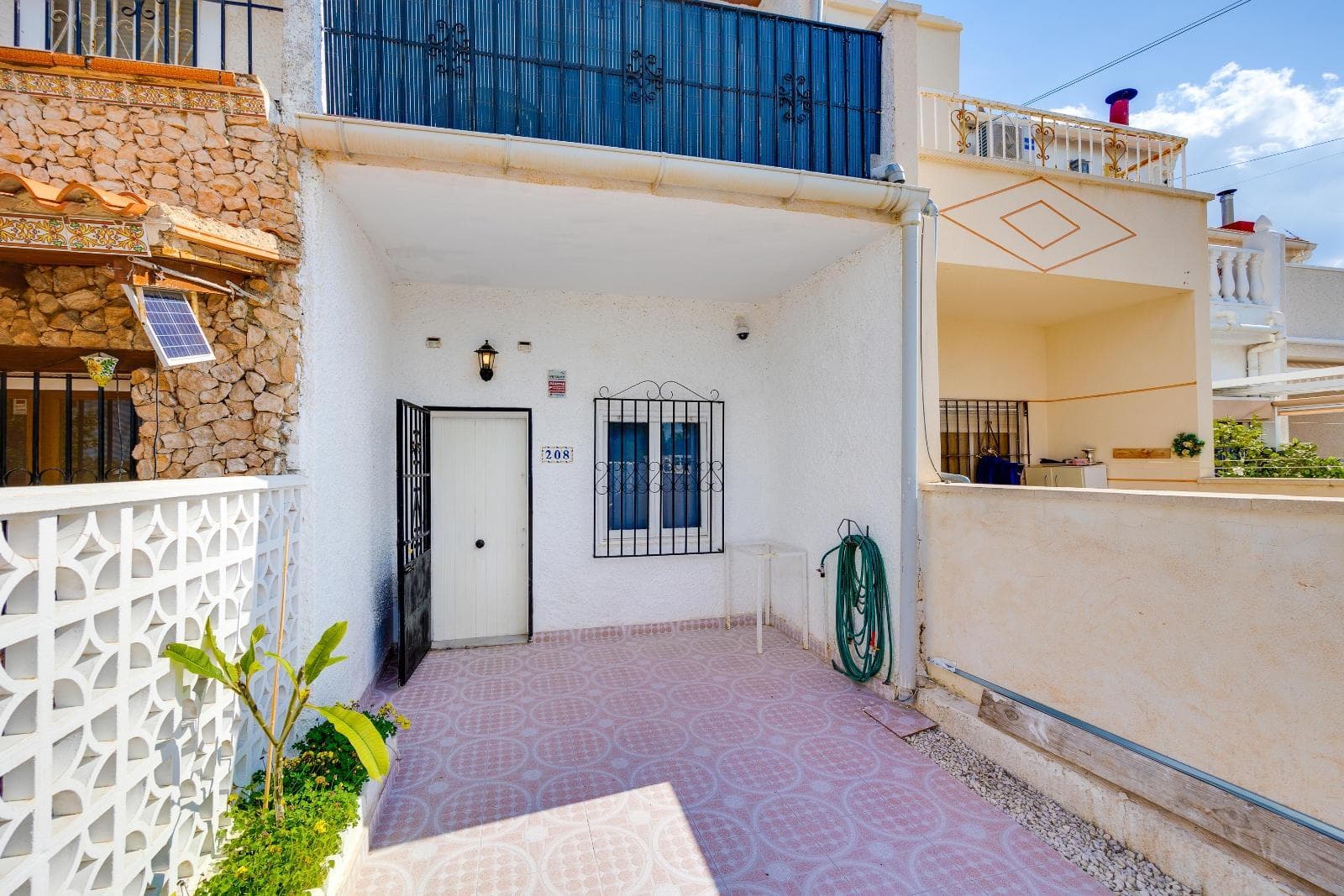 This charming duplex in Torretas III, Torrevieja, offers 57 sqm of built area, smartly distributed in a warm and functional layout.With two bedrooms, the property is ideal for couples or small families.The bright and spacious living-dining room connects to a modern, fully equipped kitchen.There are two bathrooms, one of them fully fitted, and built-in wardrobes in the bedrooms for added convenience.The highlight of this home is its private rooftop solarium, perfect for enjoying the sun and open views.There’s also a ground-floor terrace, ideal for relaxing outdoors.Located in a quiet area, close to all services and the beautiful beaches of Torrevieja, this duplex is perfect for year-round living or as a holiday retreat by the sea.