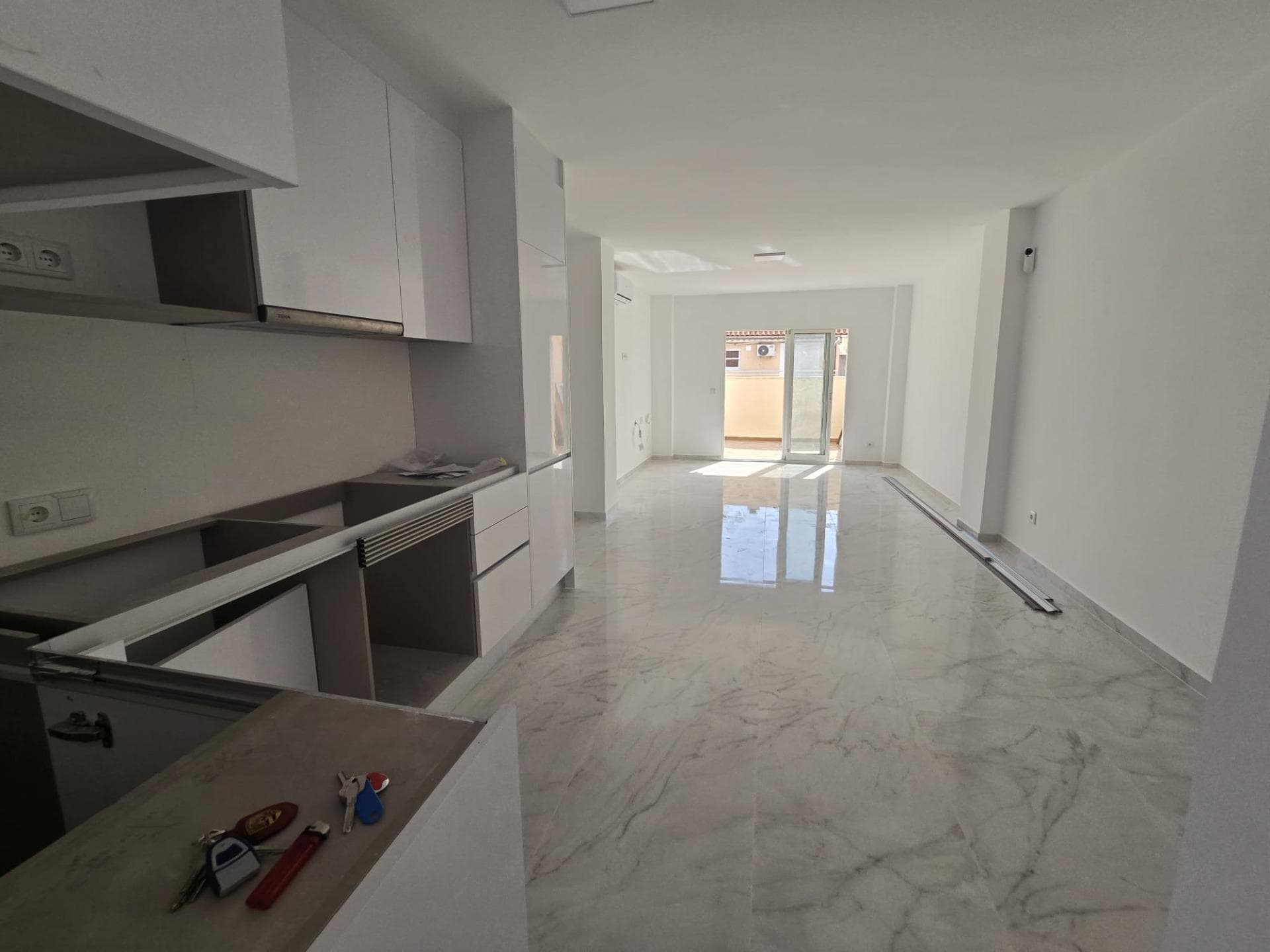 Bedrooms: 2, Bathrooms: 1, Penthouse in Torrevieja, Alicante, Spain