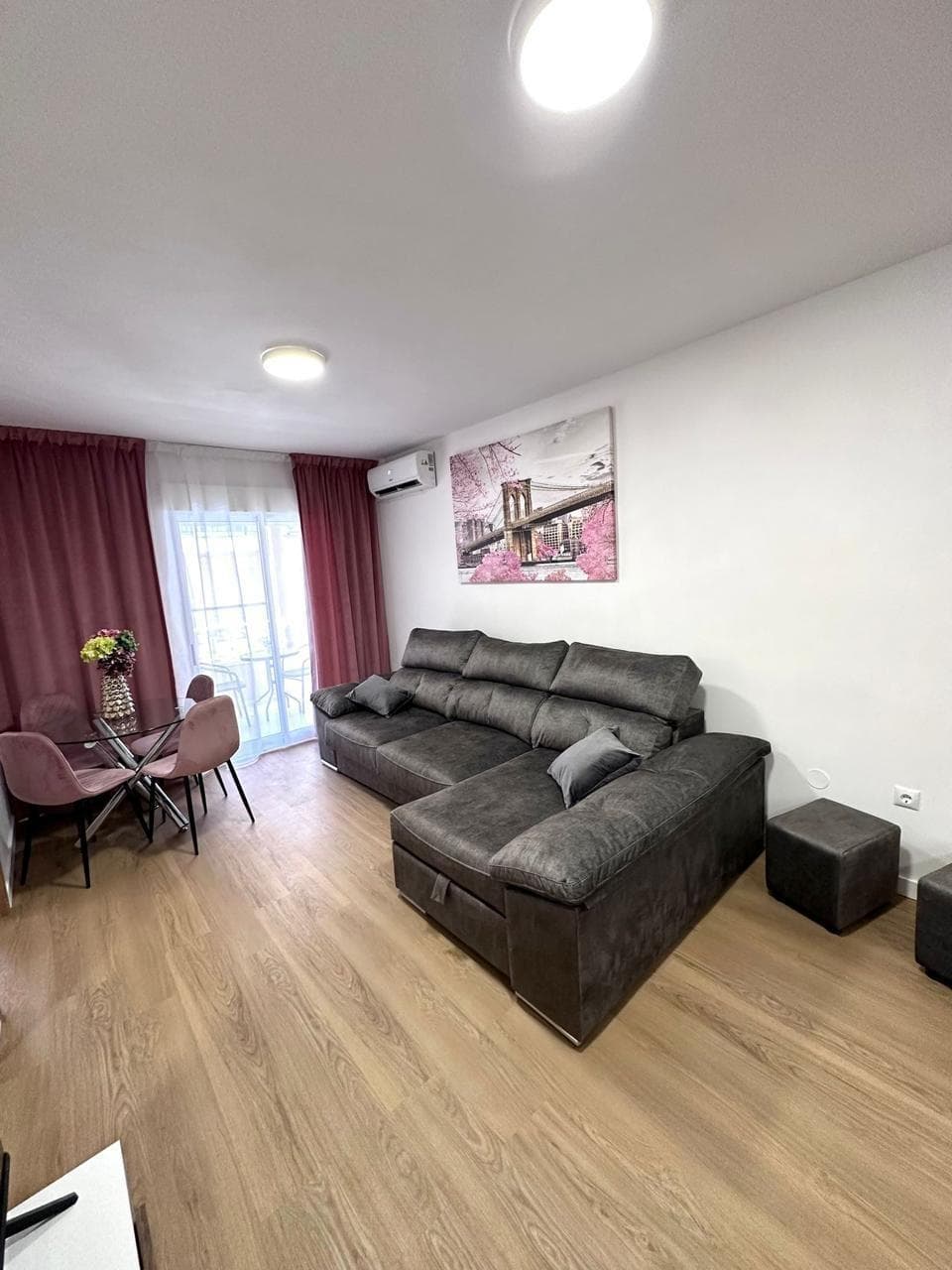 Apartment for sale in Torrevieja, in the Playa Del Cura area! The building was constructed in 2000, with a total area of 64 sq.m. It consists of 3 rooms (2 bedrooms, 1 living room), 1 bathroom, and is located just 300 meters from the sea. The property features air conditioning, an elevator, built-in wardrobes, and a balcony!