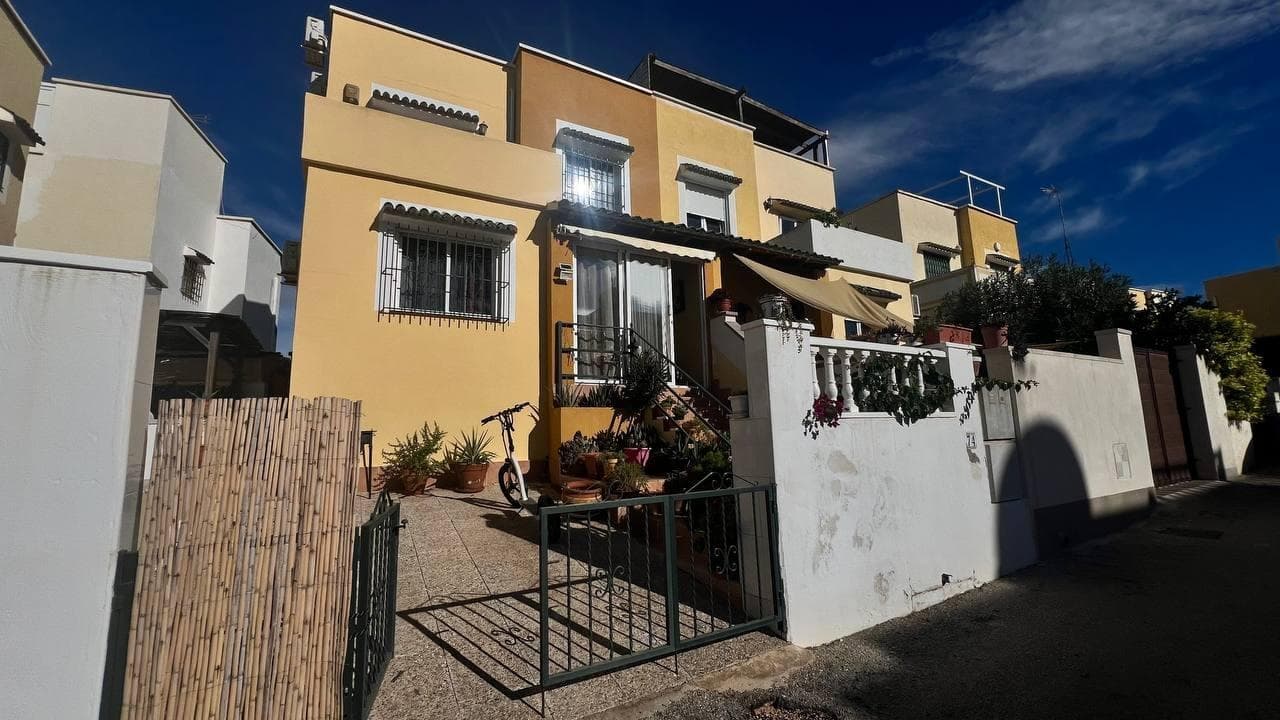 Bedrooms: 3, Bathrooms: 2, Town House in Orihuela  Costa, Alicante, Spain